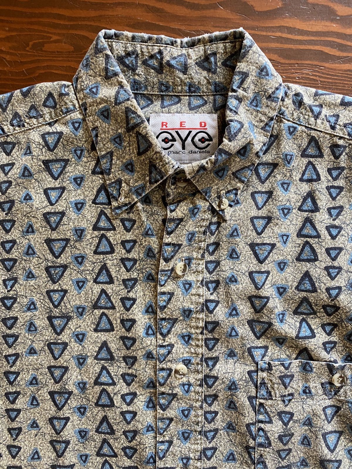 Vintage Vintage 80’s Red Eye Triangles All Over Faded Button Up Size US M / EU 48-50 / 2 - 5 Thumbnail