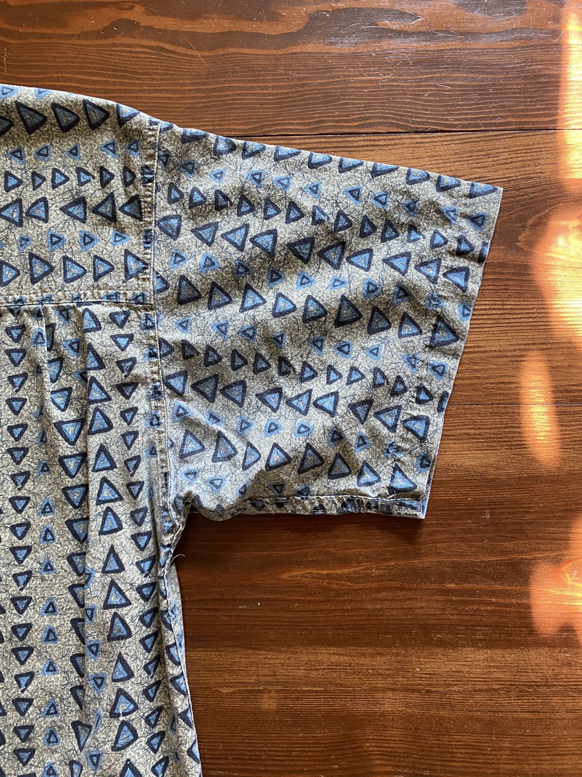 Vintage Vintage 80’s Red Eye Triangles All Over Faded Button Up Size US M / EU 48-50 / 2 - 12 Thumbnail
