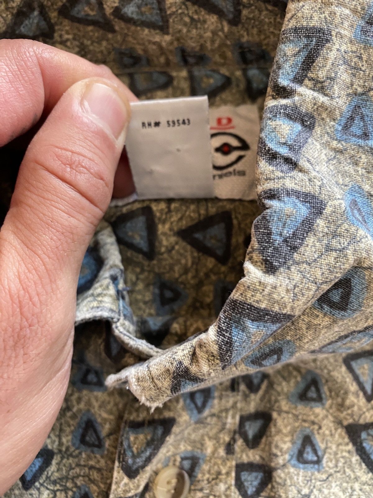 Vintage Vintage 80’s Red Eye Triangles All Over Faded Button Up Size US M / EU 48-50 / 2 - 8 Thumbnail