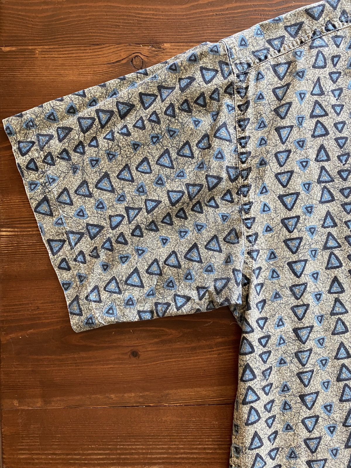 Vintage Vintage 80’s Red Eye Triangles All Over Faded Button Up Size US M / EU 48-50 / 2 - 9 Thumbnail