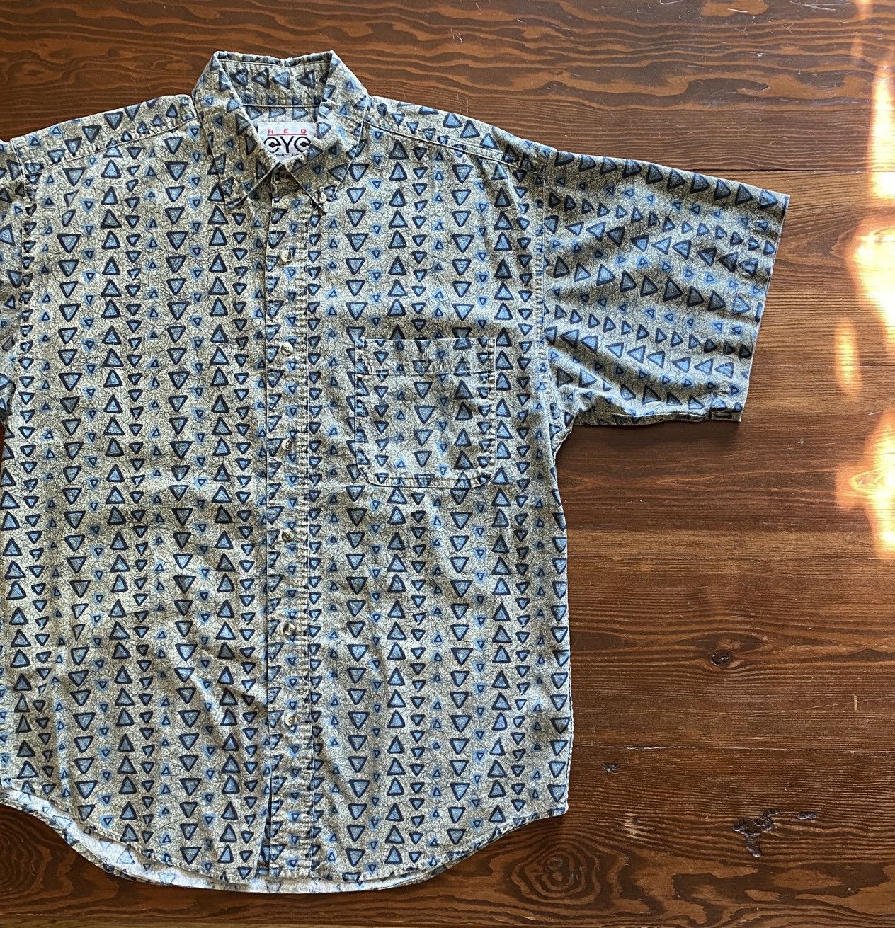 Vintage Vintage 80’s Red Eye Triangles All Over Faded Button Up Size US M / EU 48-50 / 2 - 1 Thumbnail