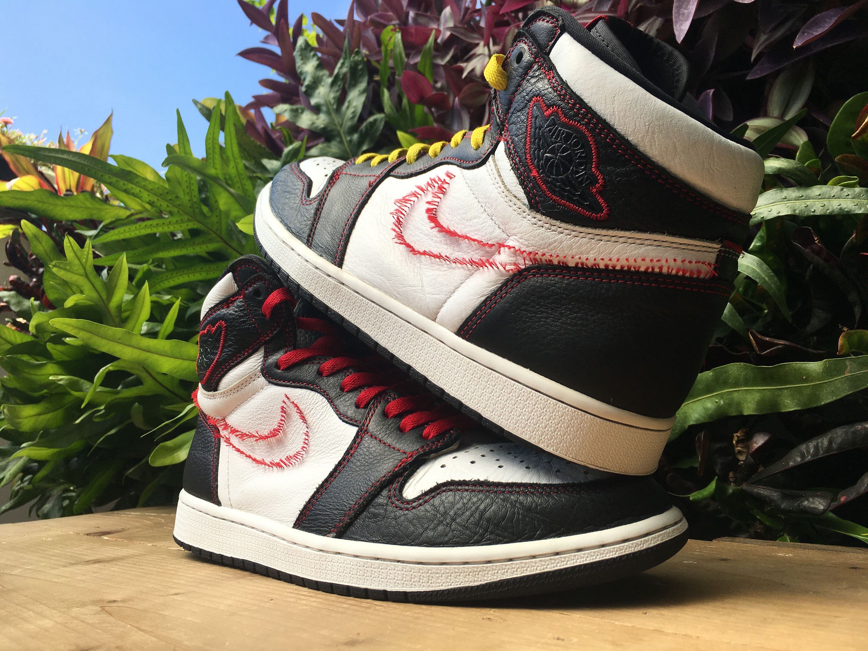 Jordan Brand × Nike 🔥 Nike Air Jordan 1 Retro High OG Defiant Size US 11 / EU 44 - 2 Thumbnail