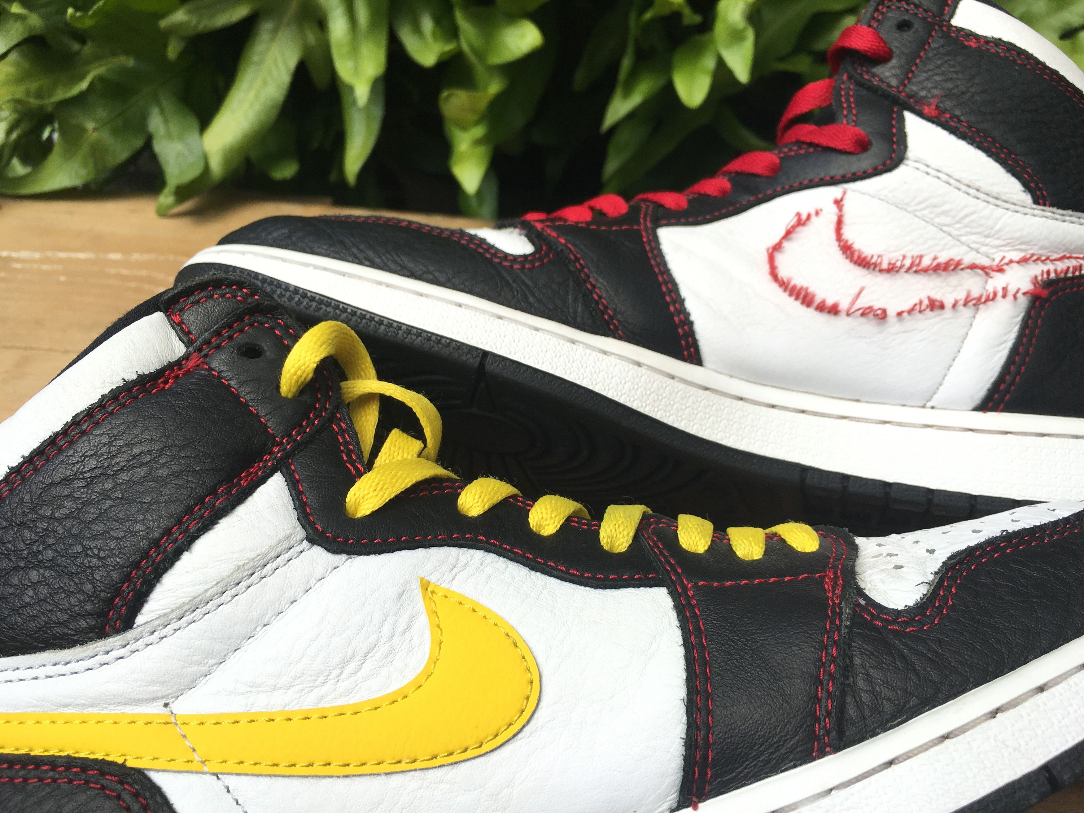 Jordan Brand × Nike 🔥 Nike Air Jordan 1 Retro High OG Defiant Size US 11 / EU 44 - 17 Thumbnail