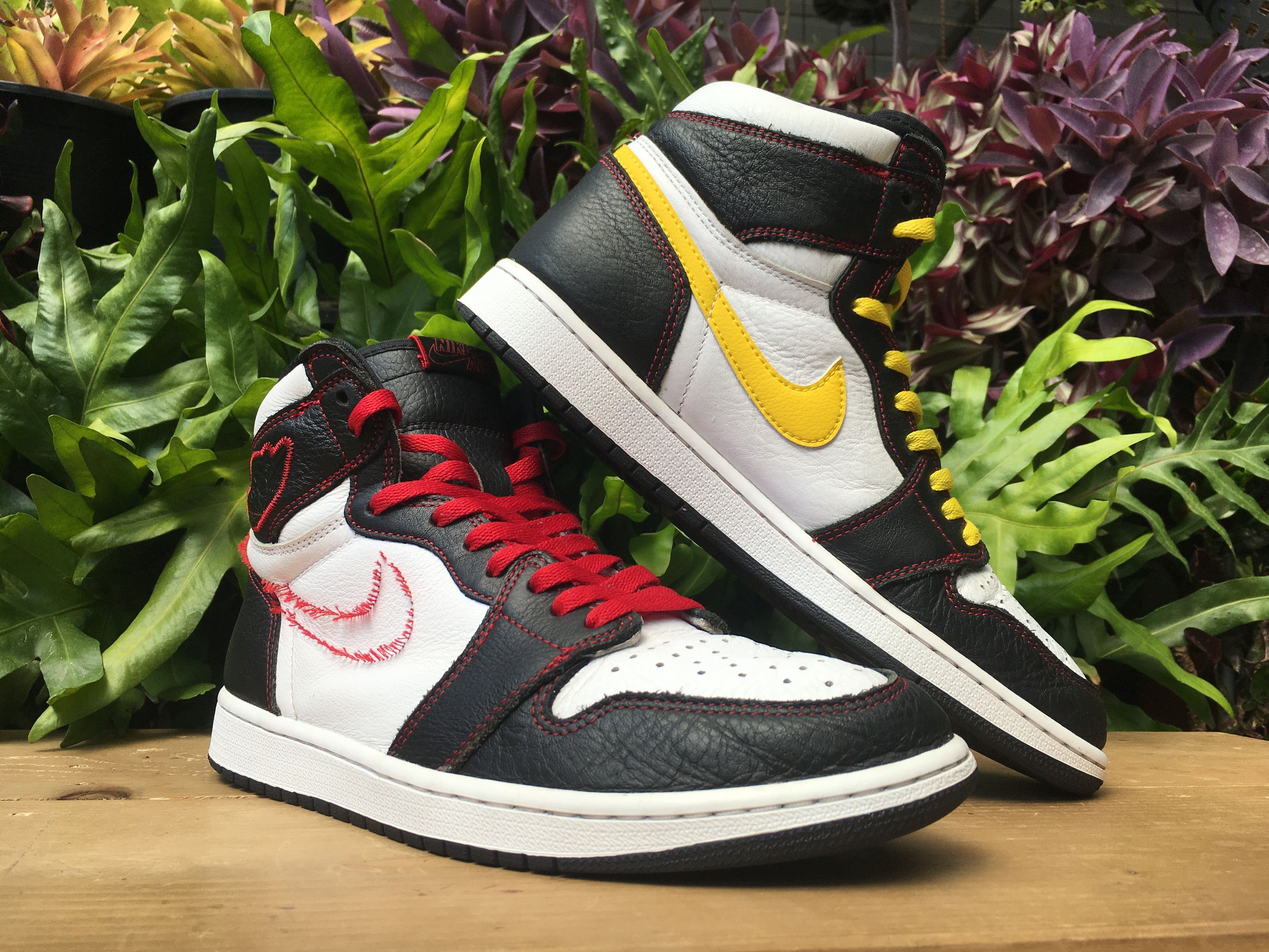 Jordan Brand × Nike 🔥 Nike Air Jordan 1 Retro High OG Defiant Size US 11 / EU 44 - 4 Thumbnail