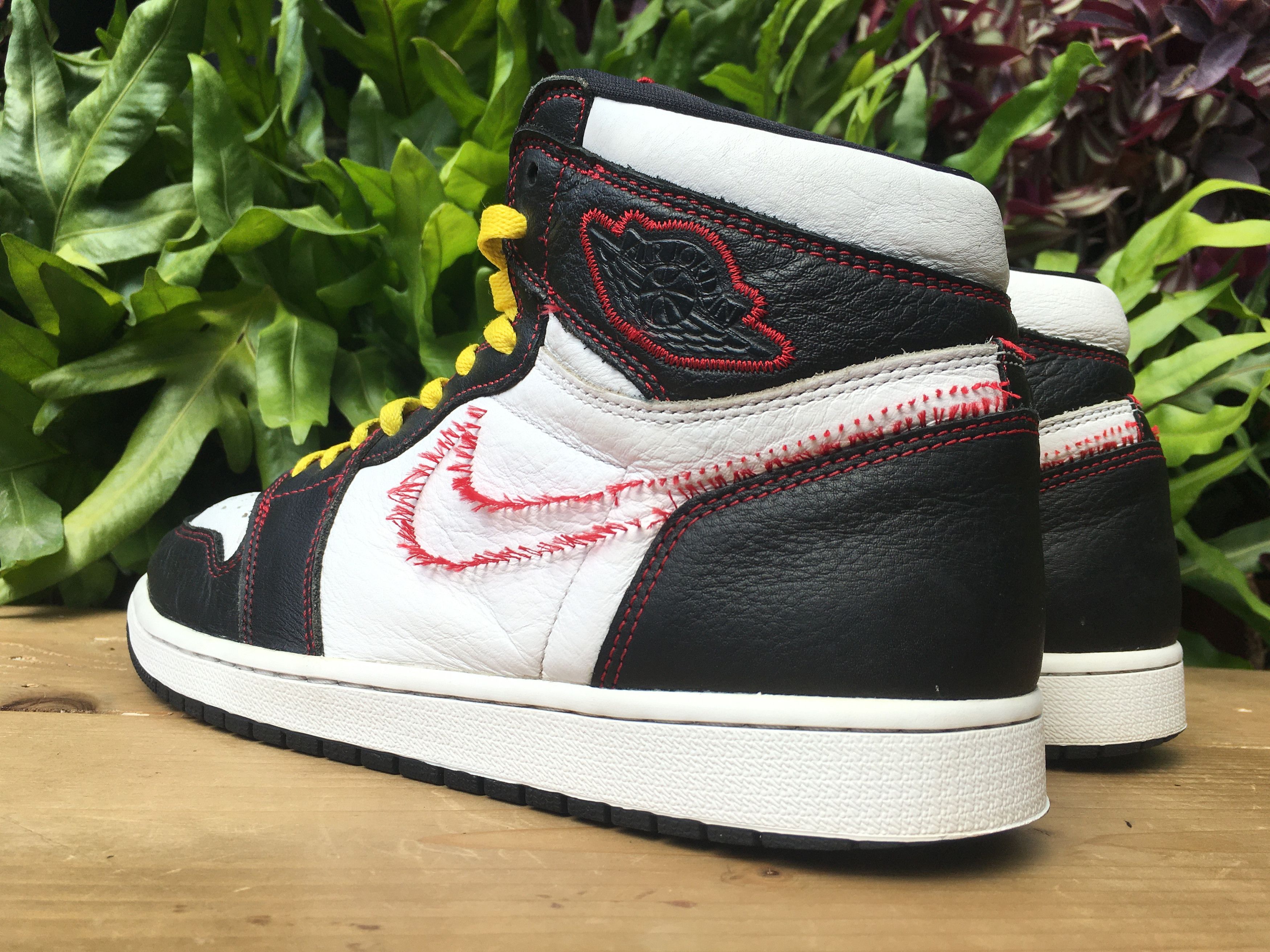 Jordan Brand × Nike 🔥 Nike Air Jordan 1 Retro High OG Defiant Size US 11 / EU 44 - 16 Thumbnail