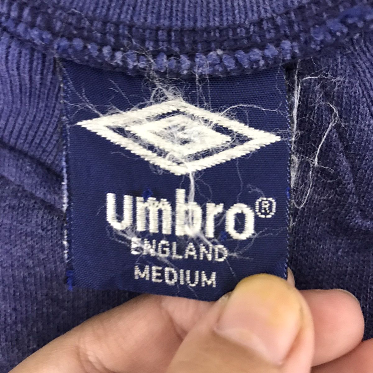 Umbro Vintage UMBRO ENGLAND Embroidered Sportswear Blue Sweatshirt Size US M / EU 48-50 / 2 - 4 Thumbnail