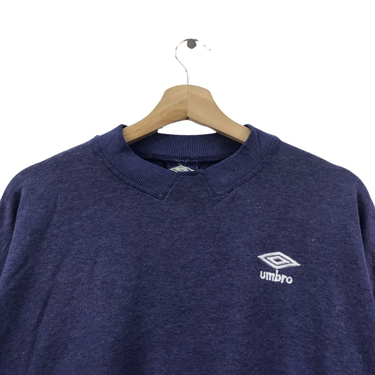 Umbro Vintage UMBRO ENGLAND Embroidered Sportswear Blue Sweatshirt Size US M / EU 48-50 / 2 - 2 Thumbnail