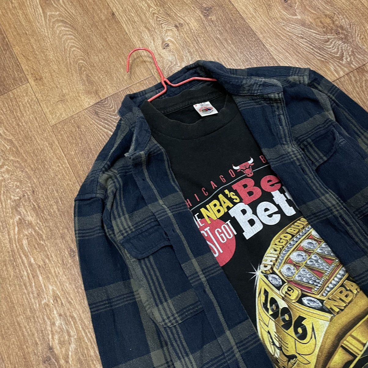 Vintage Vintage 90s Faded Navy Plaid Flannel Shirt Oversized Grail L Size US L / EU 52-54 / 3 - 5 Thumbnail