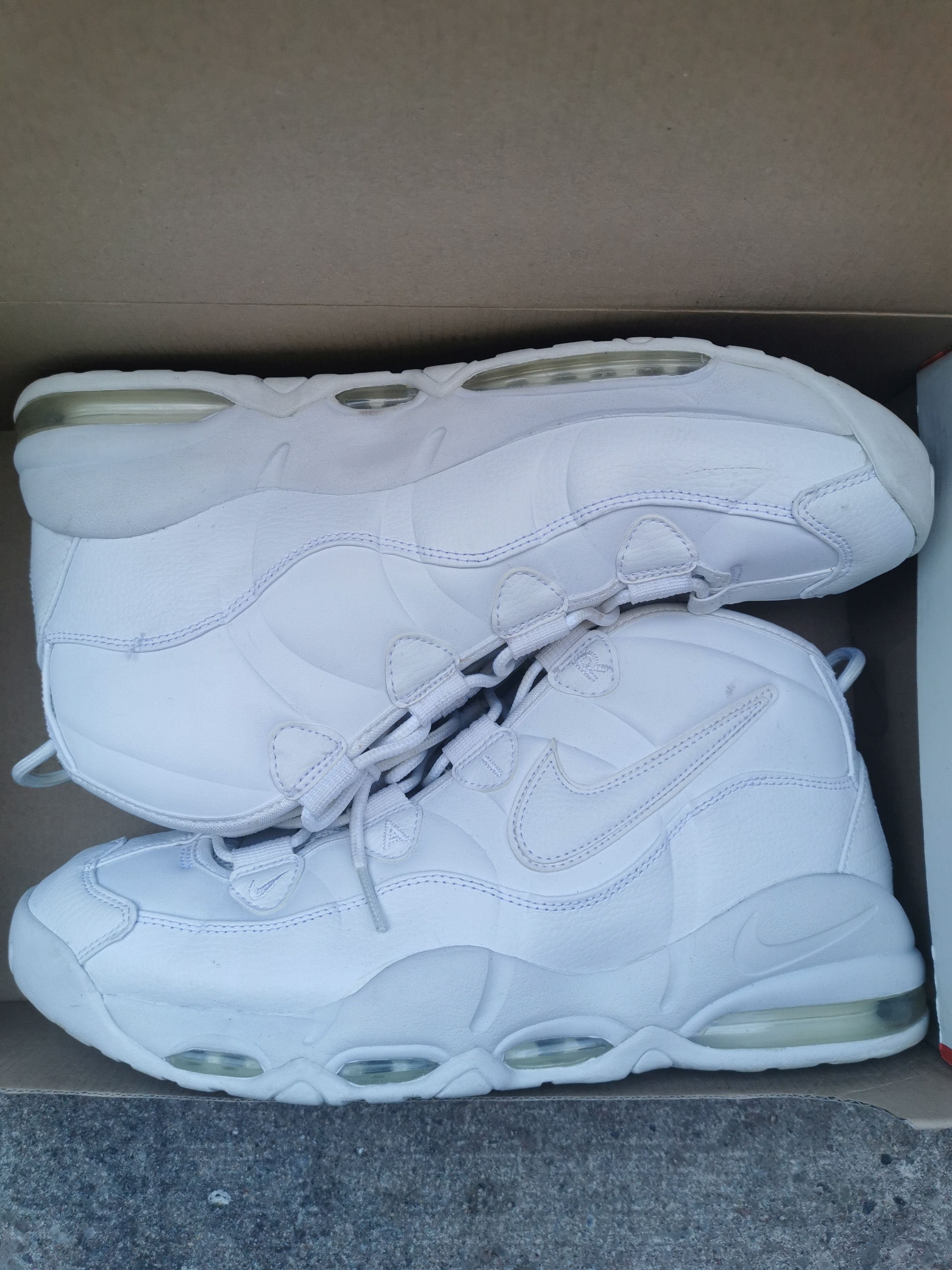 Air max uptempo hot sale 95 triple white