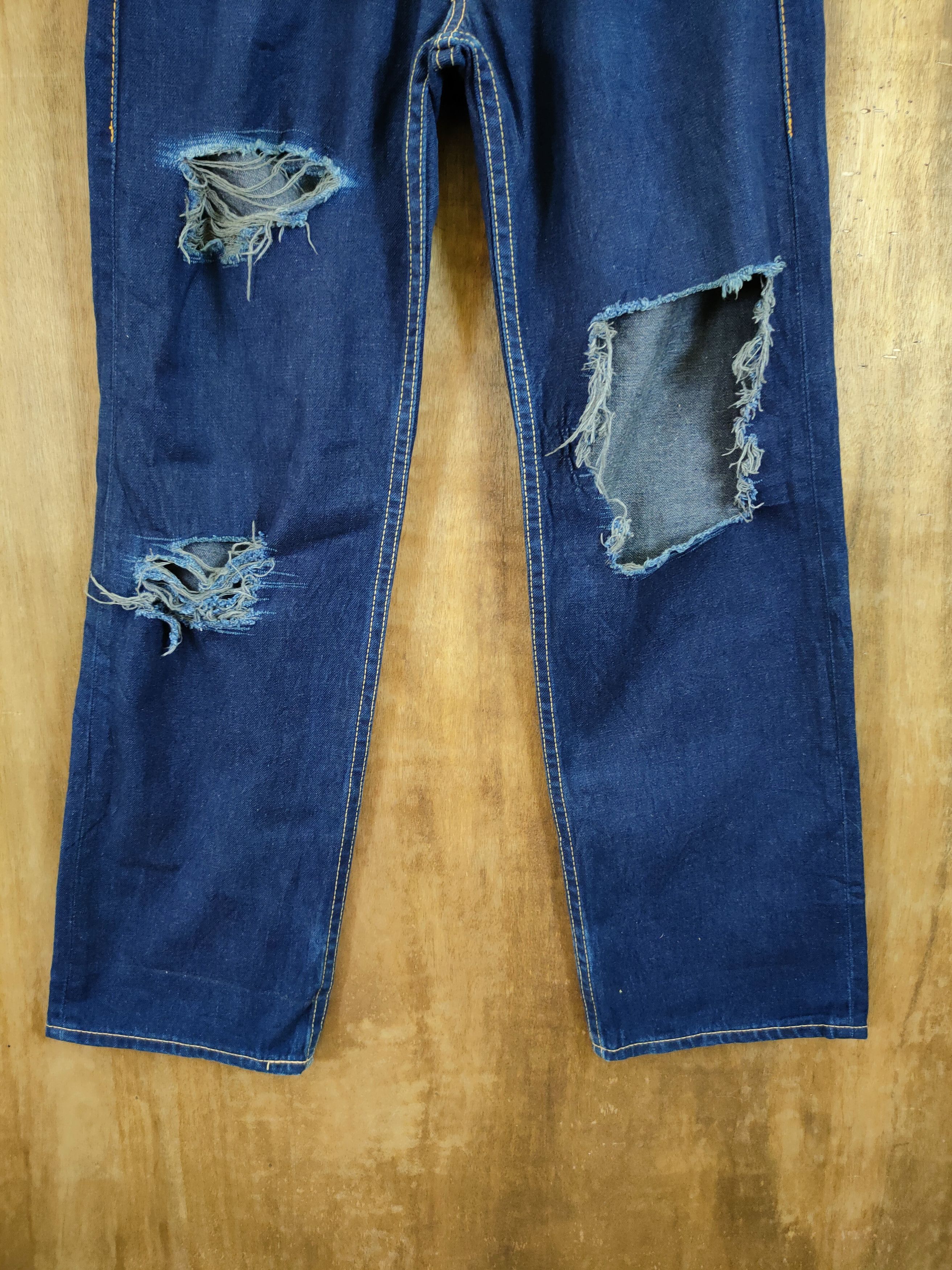 Levi's D Levis Distressed denim buckle back jeans #46-966 Size US 30 / EU 46 - 2 Thumbnail