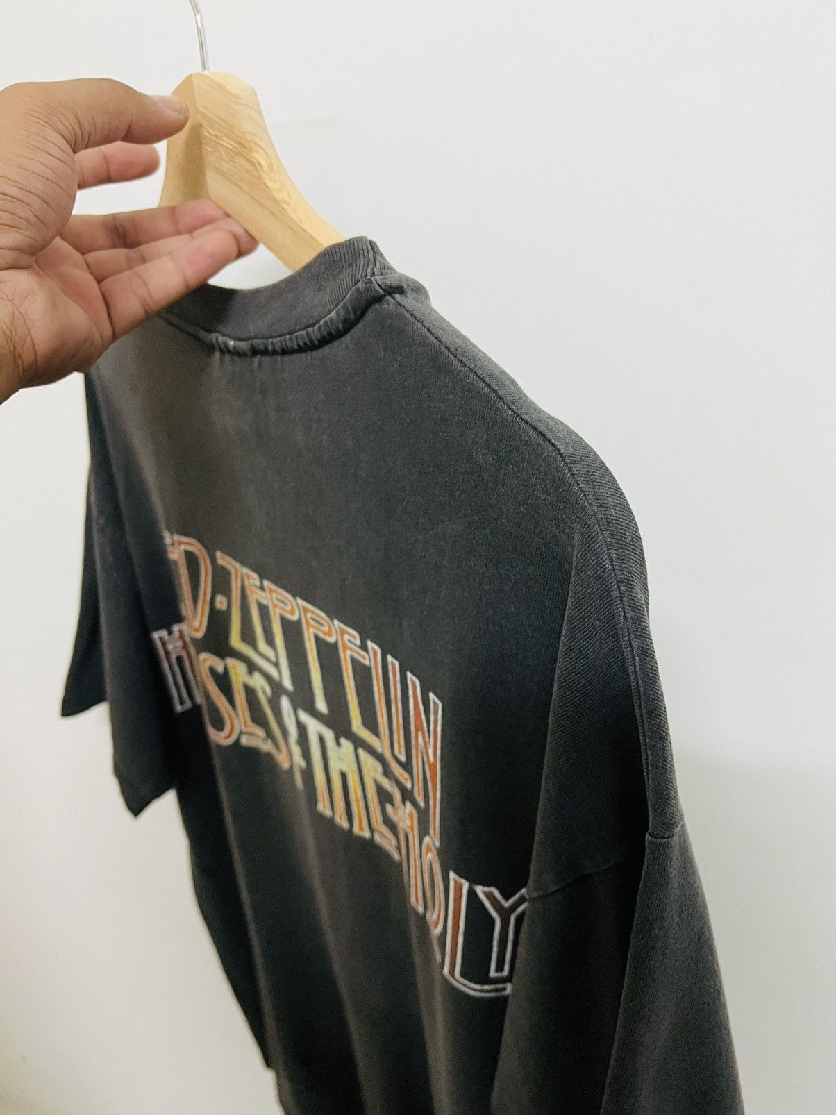 Band Tees Vintage Led Zeppelin Houses Of The Holy Album Tee Size US L / EU 52-54 / 3 - 10 Thumbnail