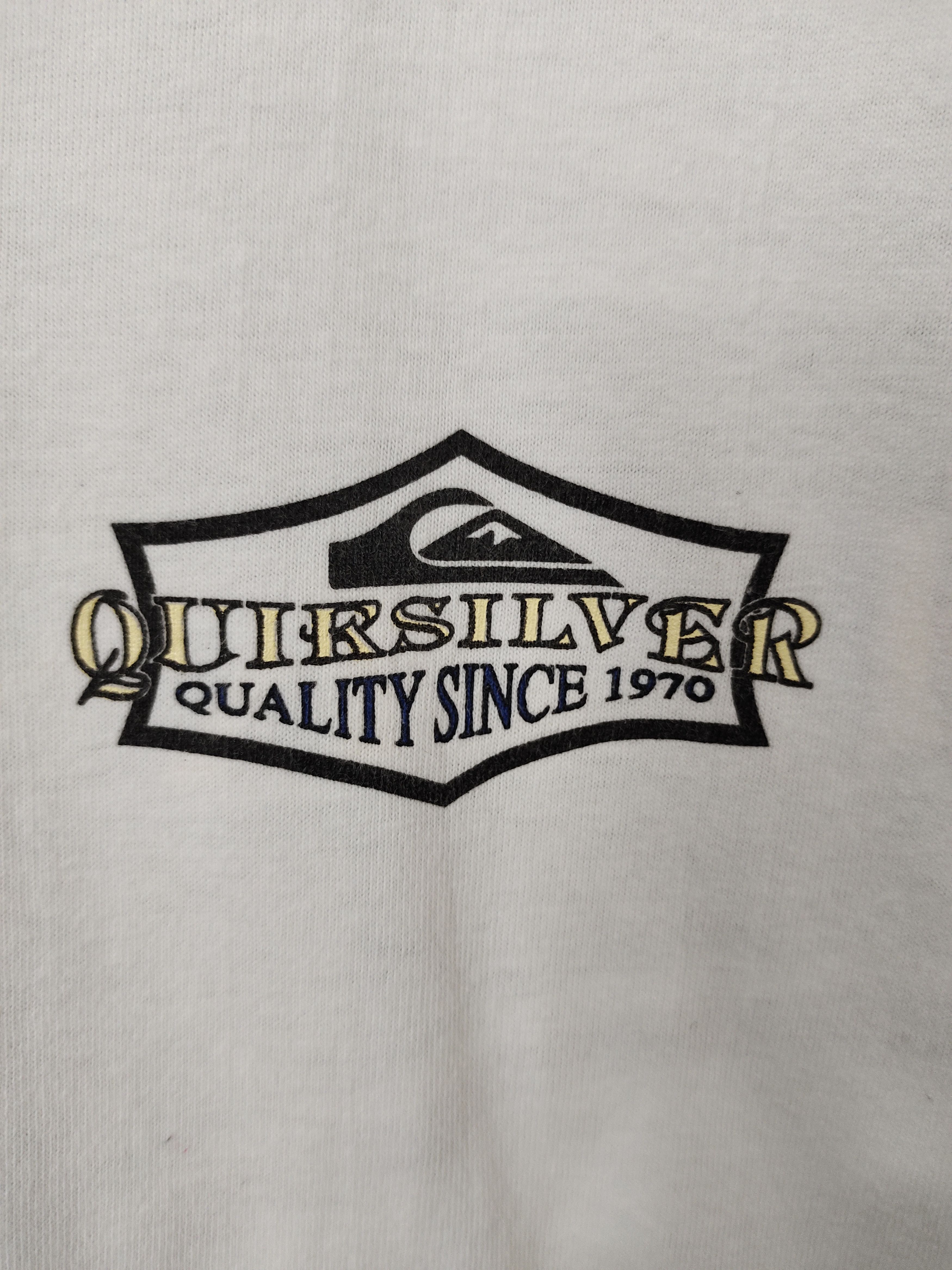 Vintage 90s Quiksilver Surfing Back Print Design