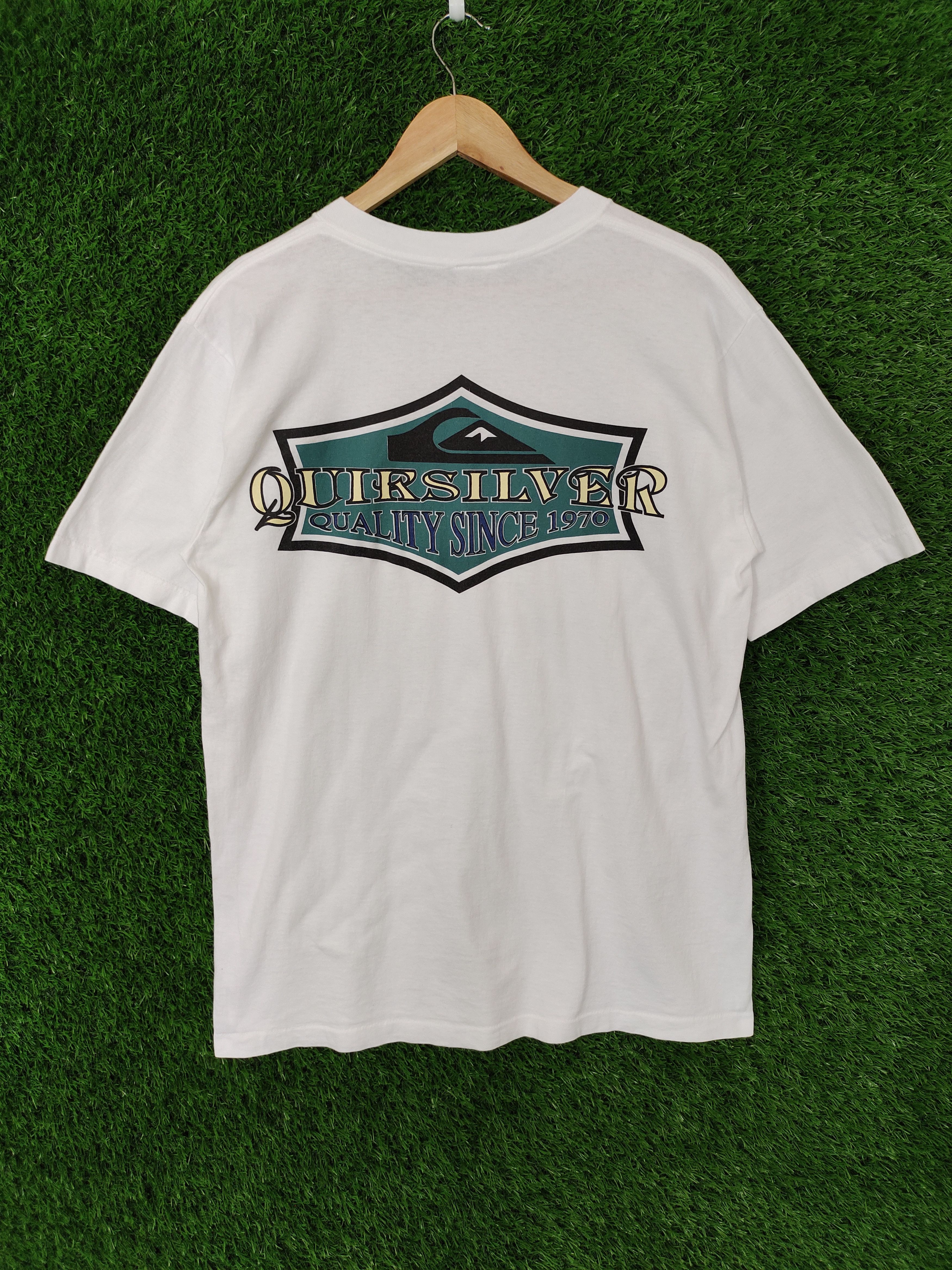 Vintage 90s Quiksilver Surfing Back Print Design