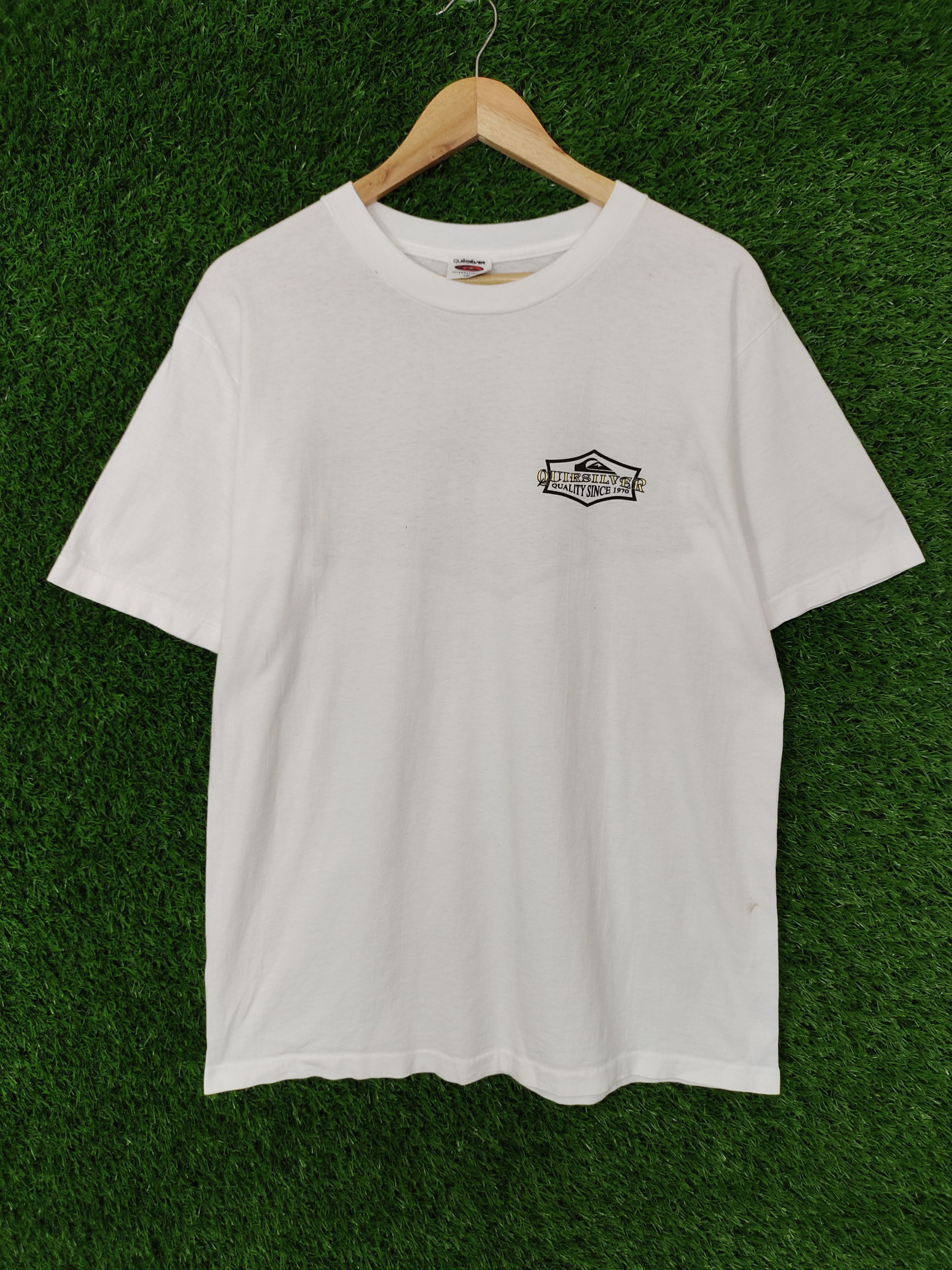 Vintage 90s Quiksilver Surfing Back Print Design