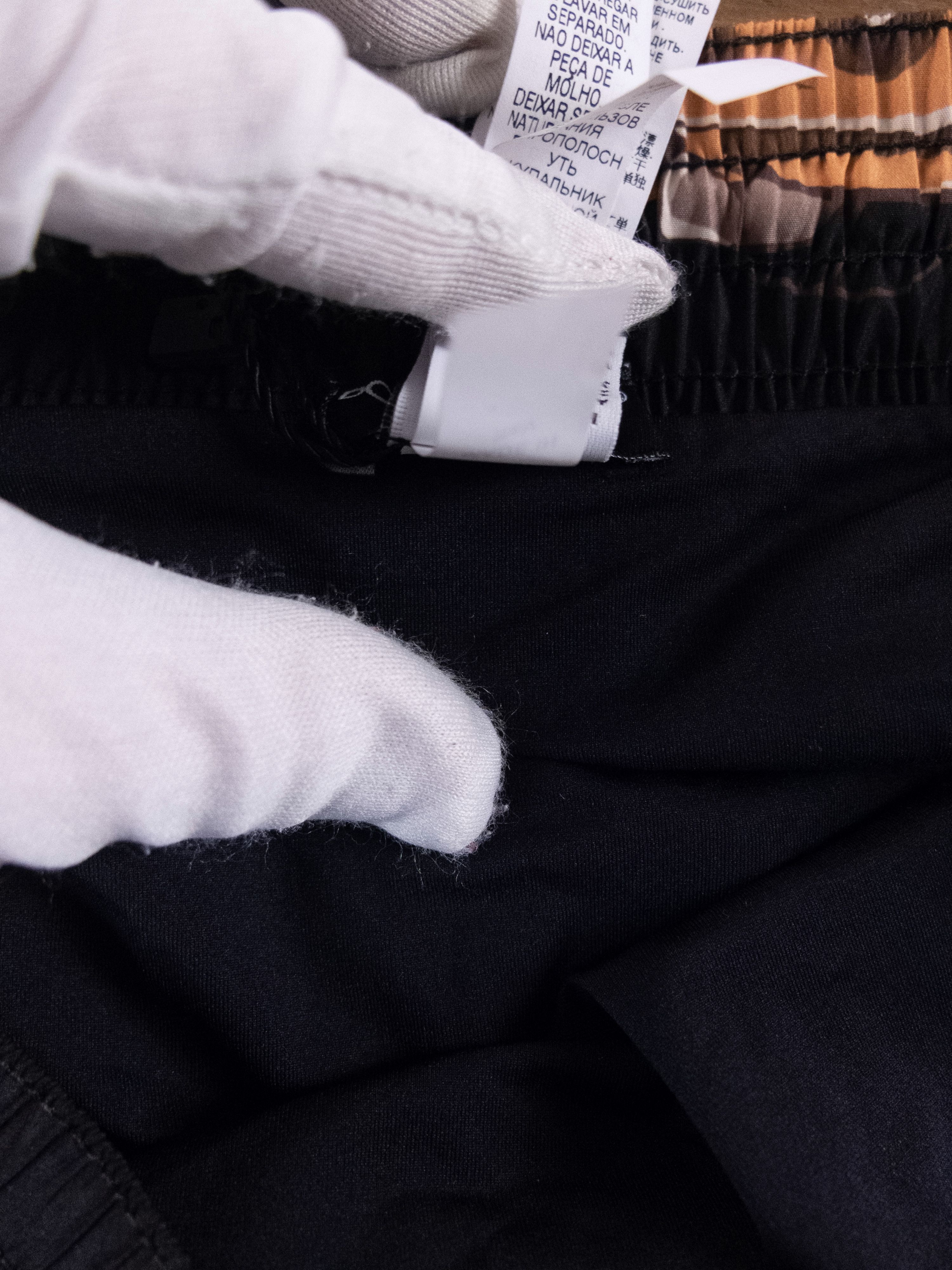 Dolce & Gabbana $465 DOLCE & GABBANA black car swim shorts - 3 / XS / 30 US Size US 30 / EU 46 - 11 Thumbnail