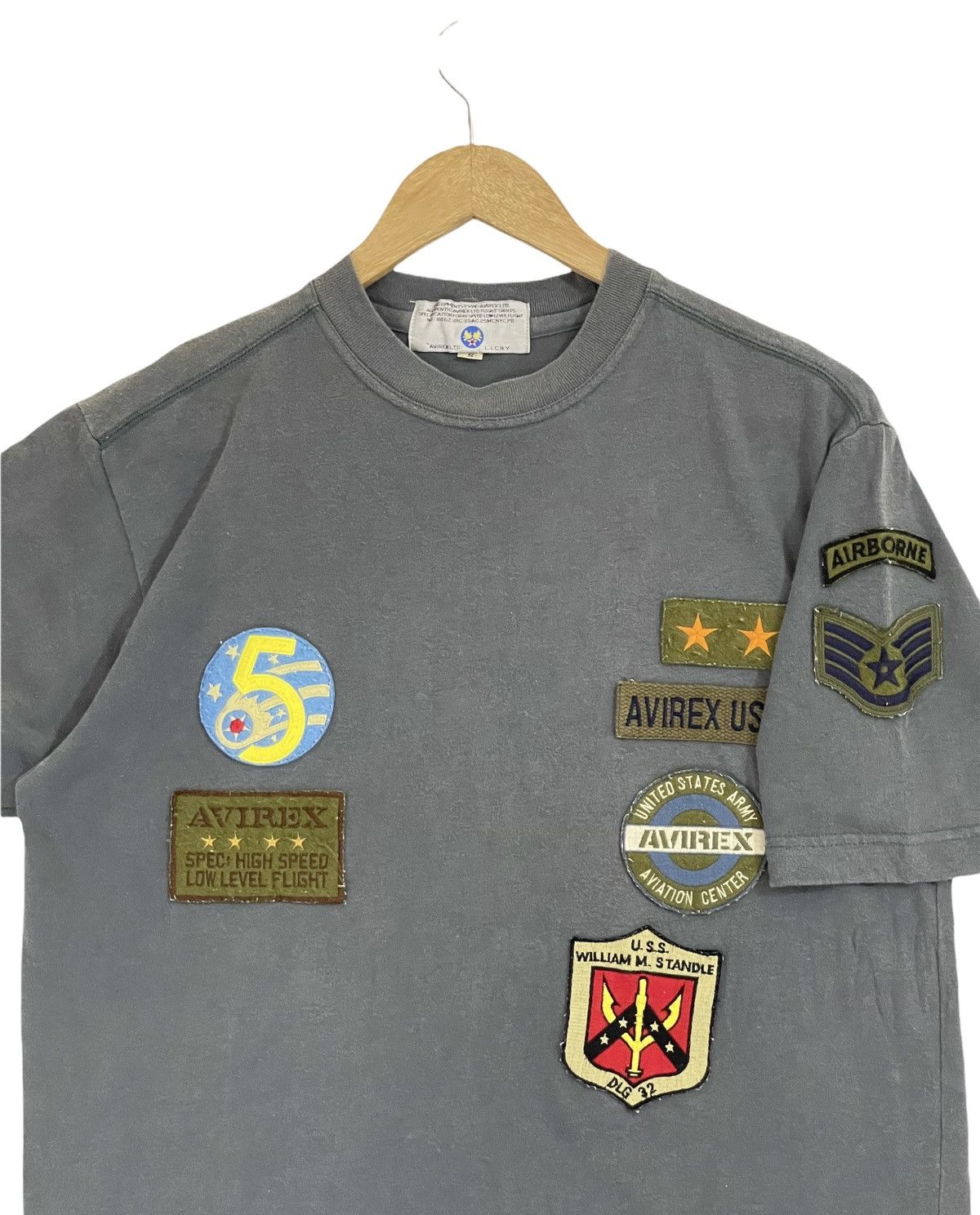 Avirex × Vintage Vintage Avirex tshirt airbone with patches Size US S / EU 44-46 / 1 - 5 Thumbnail