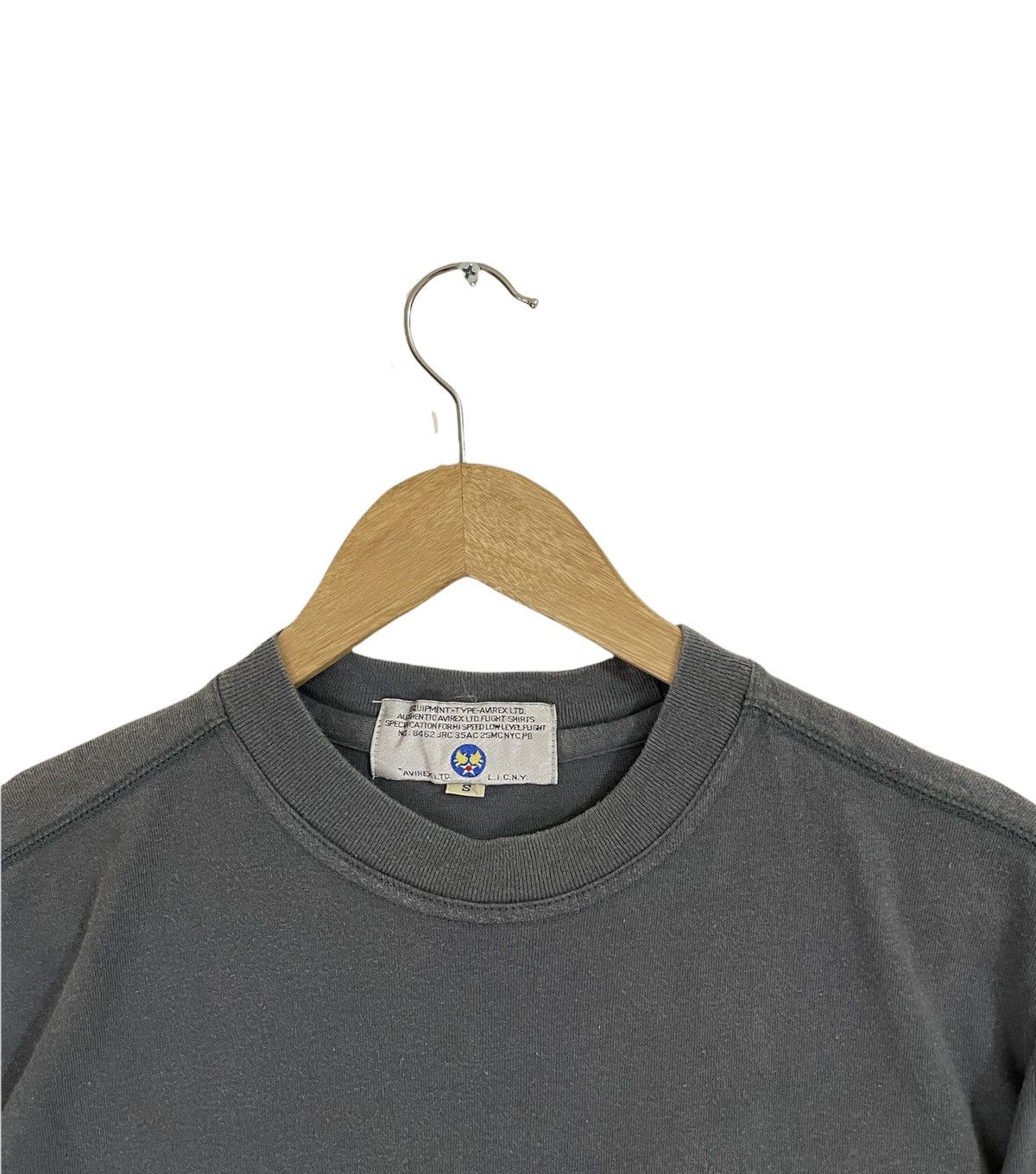 Avirex × Vintage Vintage Avirex tshirt airbone with patches Size US S / EU 44-46 / 1 - 7 Thumbnail