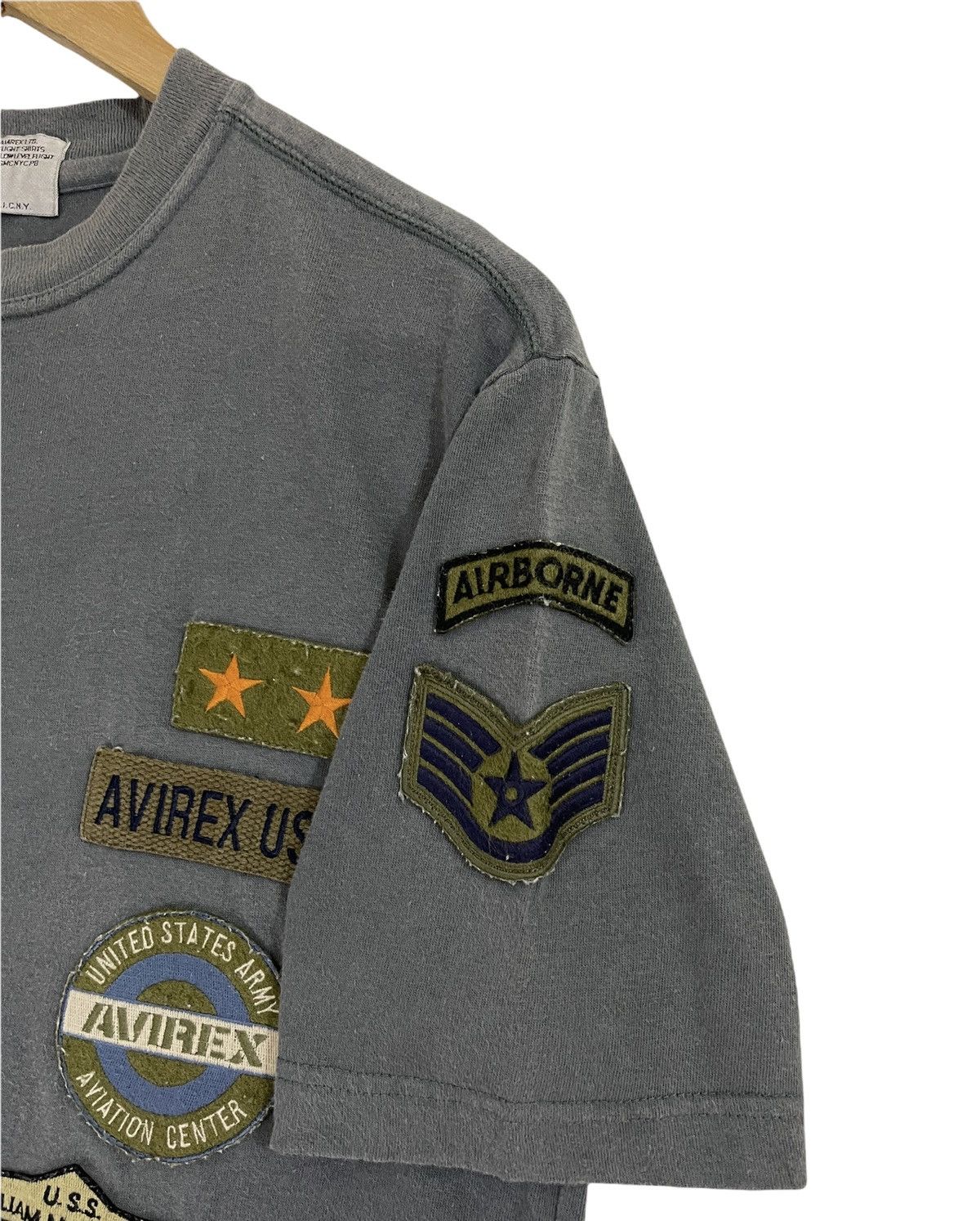 Avirex × Vintage Vintage Avirex tshirt airbone with patches Size US S / EU 44-46 / 1 - 6 Thumbnail