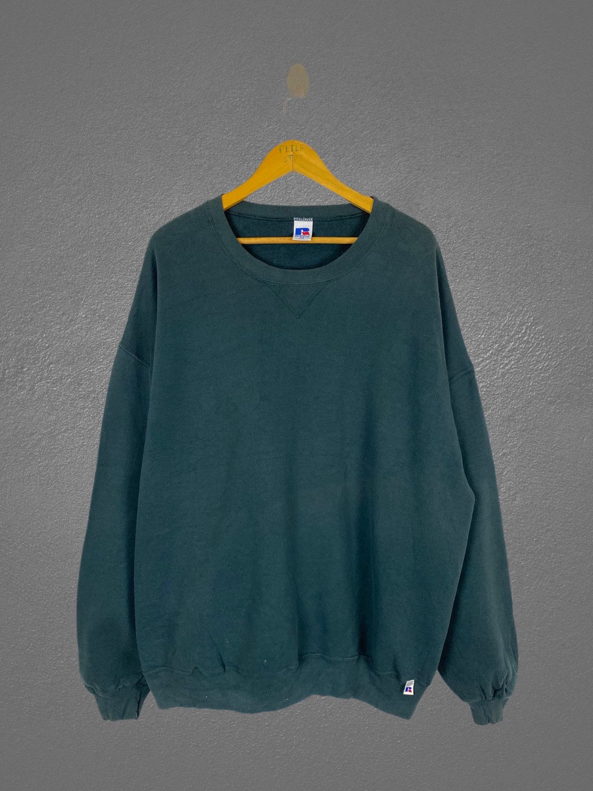 Russell Athletic × Vintage VINTAGE RUSSELL ATHLETIC PLAIN SWEATER Size US XL / EU 56 / 4 - 1 Thumbnail