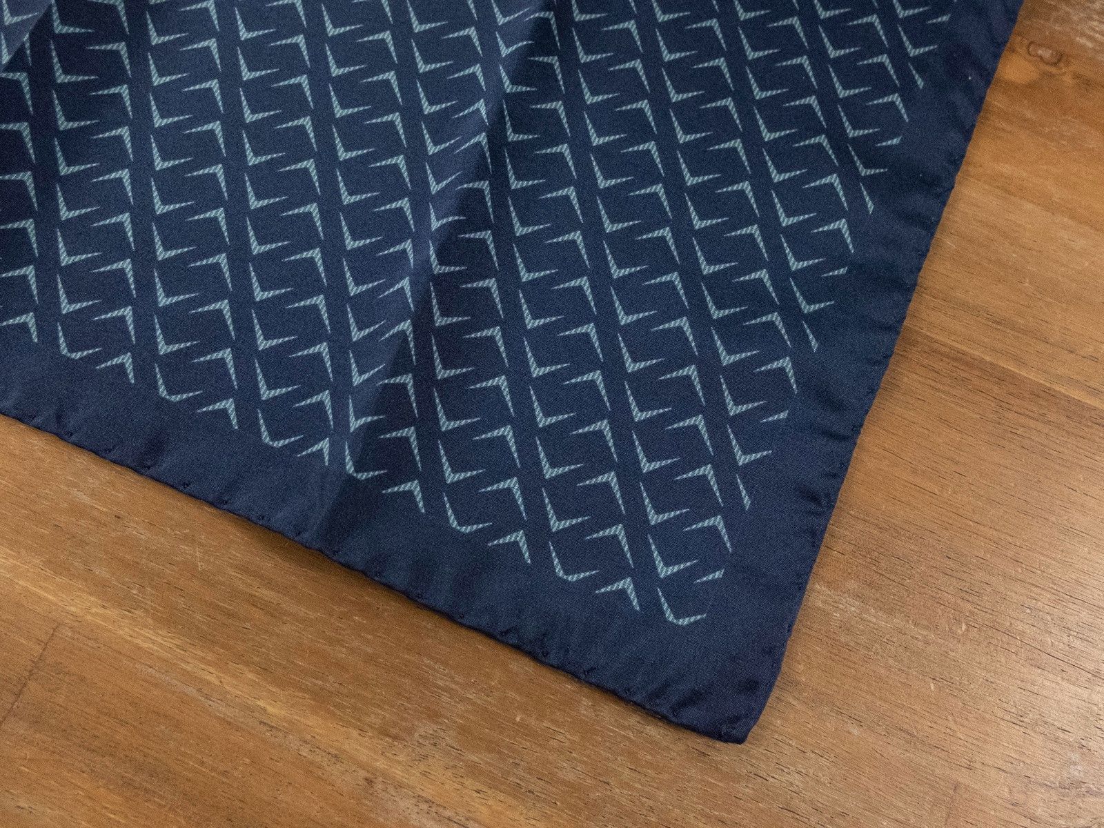 Lanvin LANVIN Paris navy blue geometric chevron silk pocket square Size ONE SIZE - 2 Thumbnail