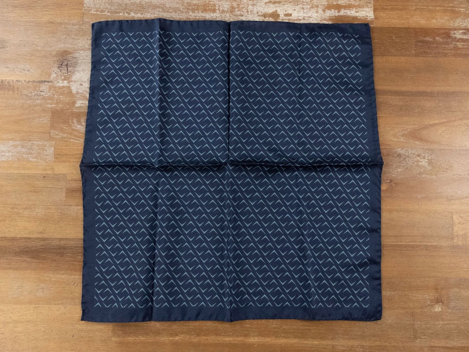 Lanvin LANVIN Paris navy blue geometric chevron silk pocket square Size ONE SIZE - 1 Thumbnail