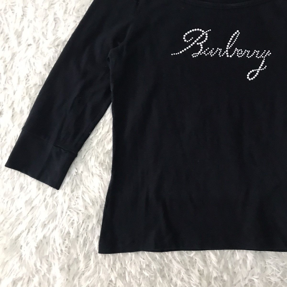 Burberry 💥Steals💥Rare Nice Burberry Tee Made in Spain Size S / US 4 / IT 40 - 3 Thumbnail