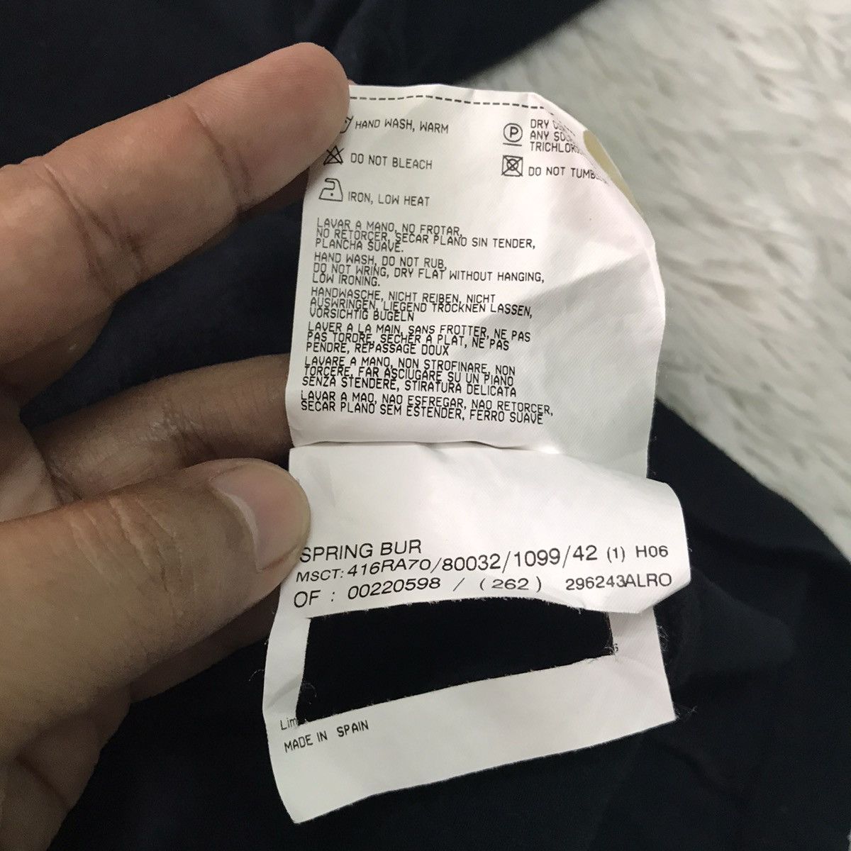 Burberry 💥Steals💥Rare Nice Burberry Tee Made in Spain Size S / US 4 / IT 40 - 15 Thumbnail