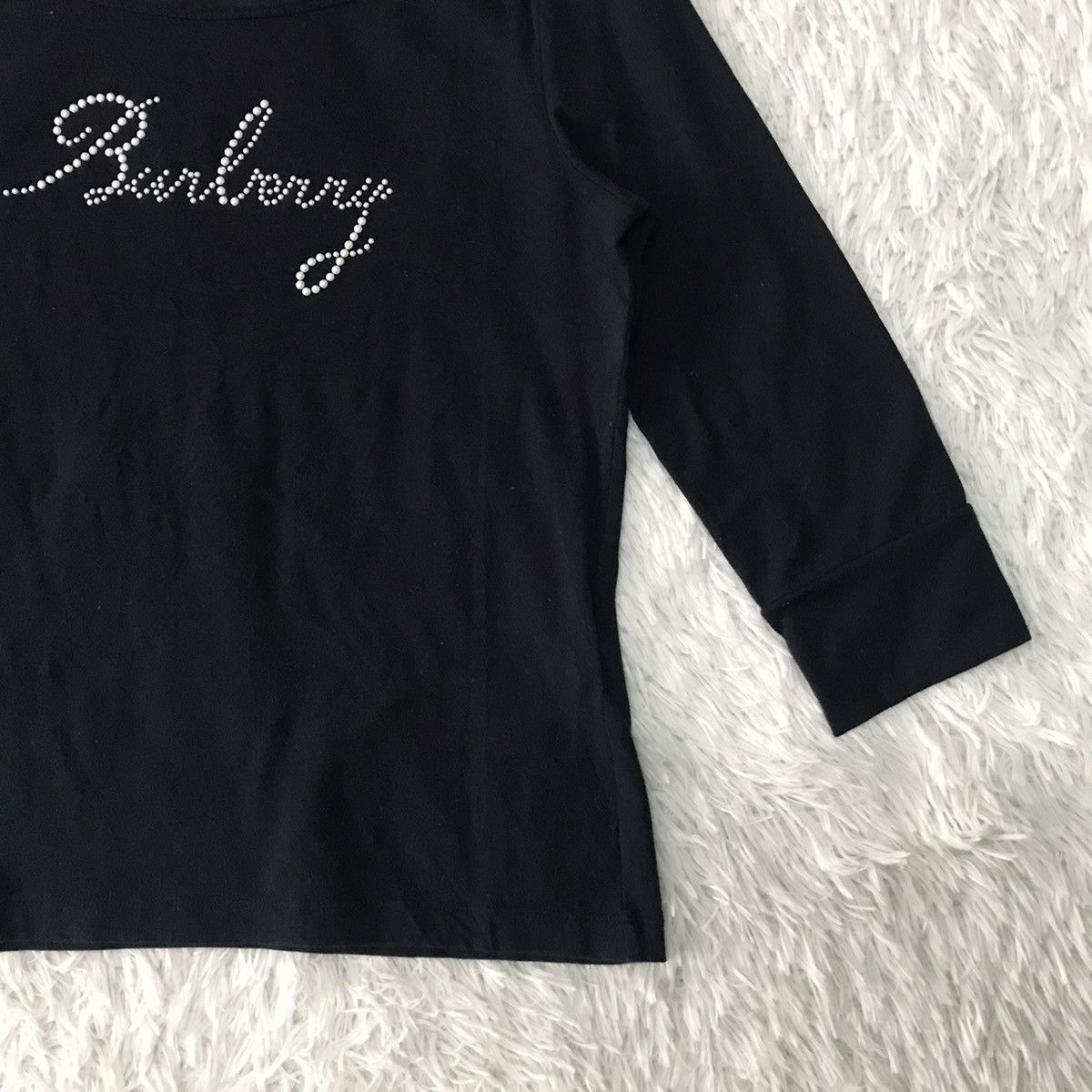 Burberry 💥Steals💥Rare Nice Burberry Tee Made in Spain Size S / US 4 / IT 40 - 4 Thumbnail
