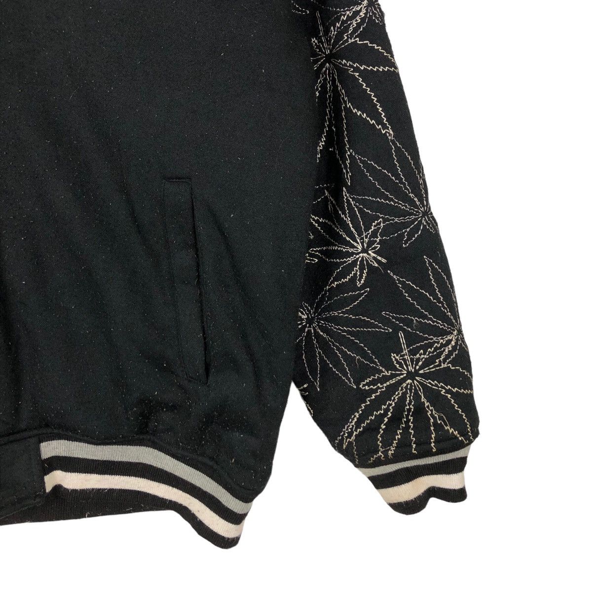 Japanese Brand VINTAGE HOODIE JACKET WEED LEAVES BIG LOGO STREETWEAR STYLE Size US L / EU 52-54 / 3 - 4 Thumbnail