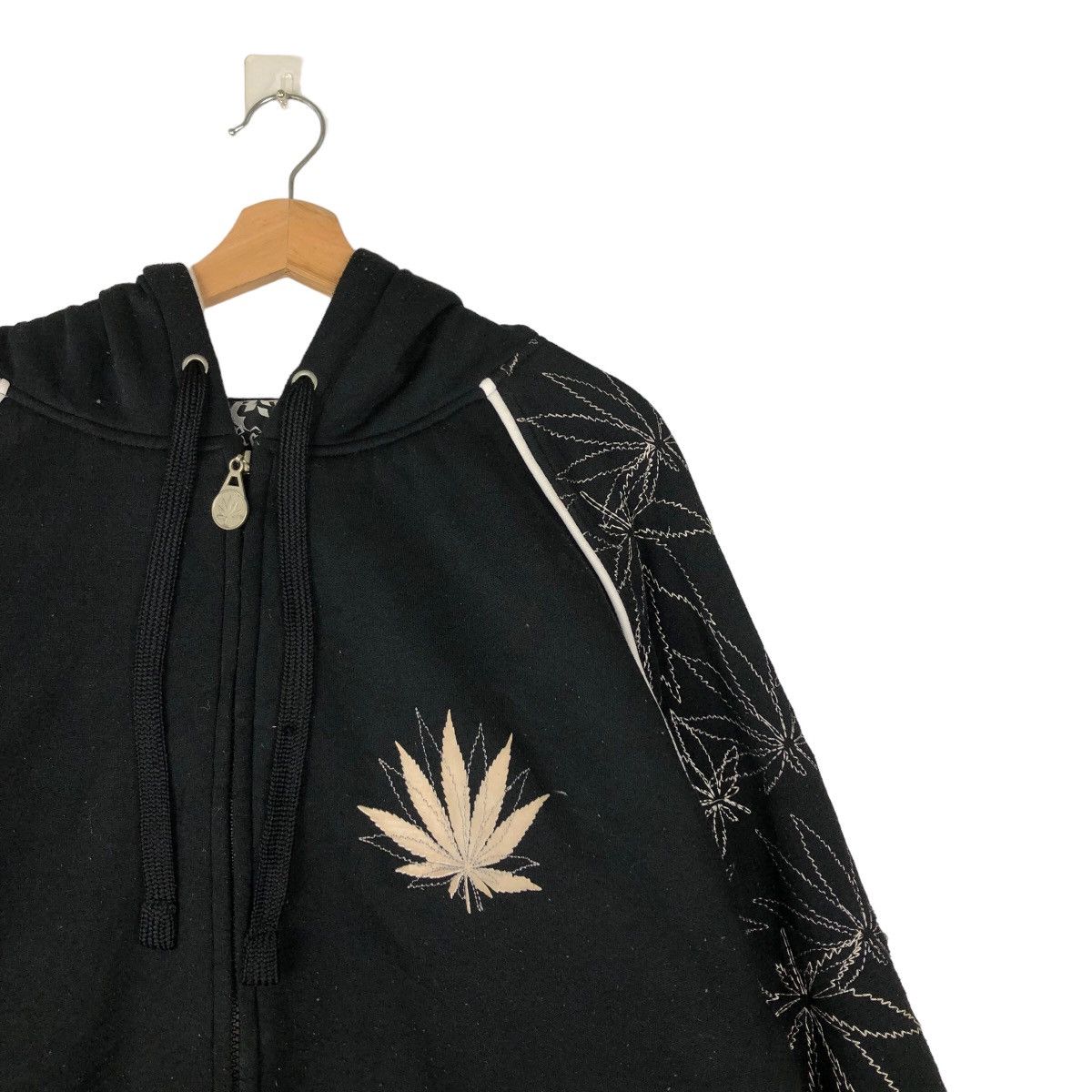 Japanese Brand VINTAGE HOODIE JACKET WEED LEAVES BIG LOGO STREETWEAR STYLE Size US L / EU 52-54 / 3 - 5 Thumbnail