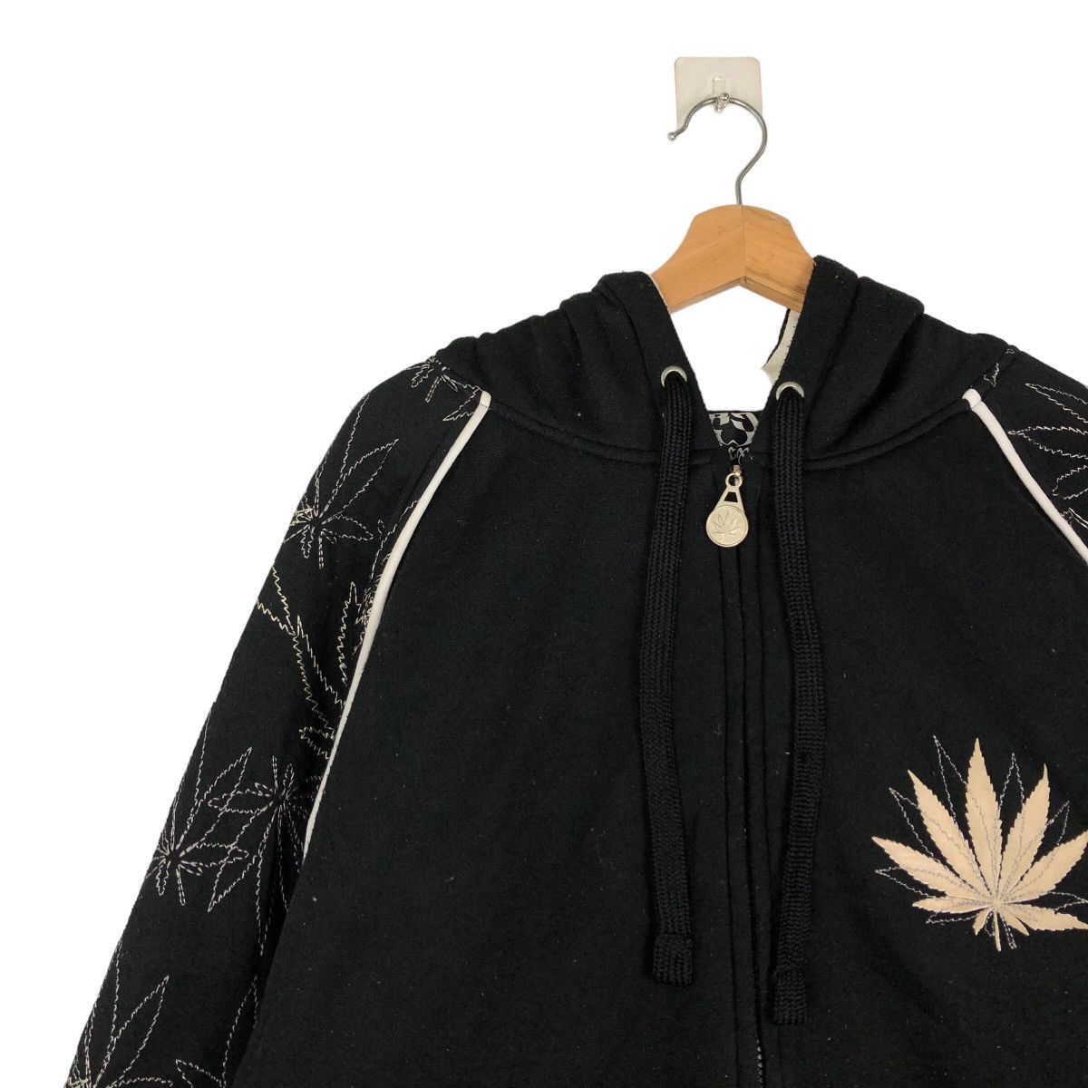 Japanese Brand VINTAGE HOODIE JACKET WEED LEAVES BIG LOGO STREETWEAR STYLE Size US L / EU 52-54 / 3 - 6 Thumbnail