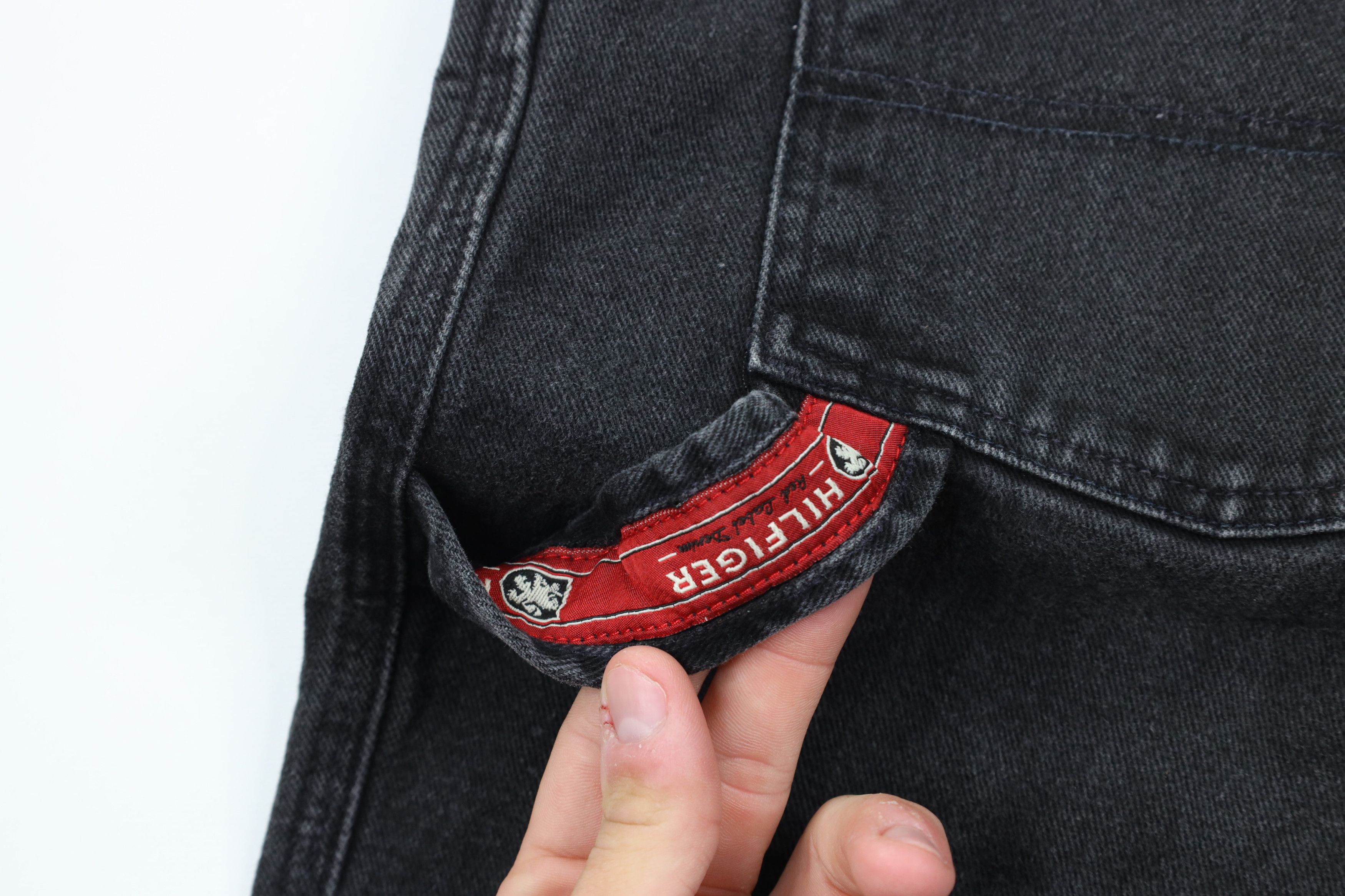 Tommy Hilfiger × Vintage Vintage Tommy Hilfiger Spell Out Baggy Denim Shorts Black Size US 36 / EU 52 - 6 Thumbnail