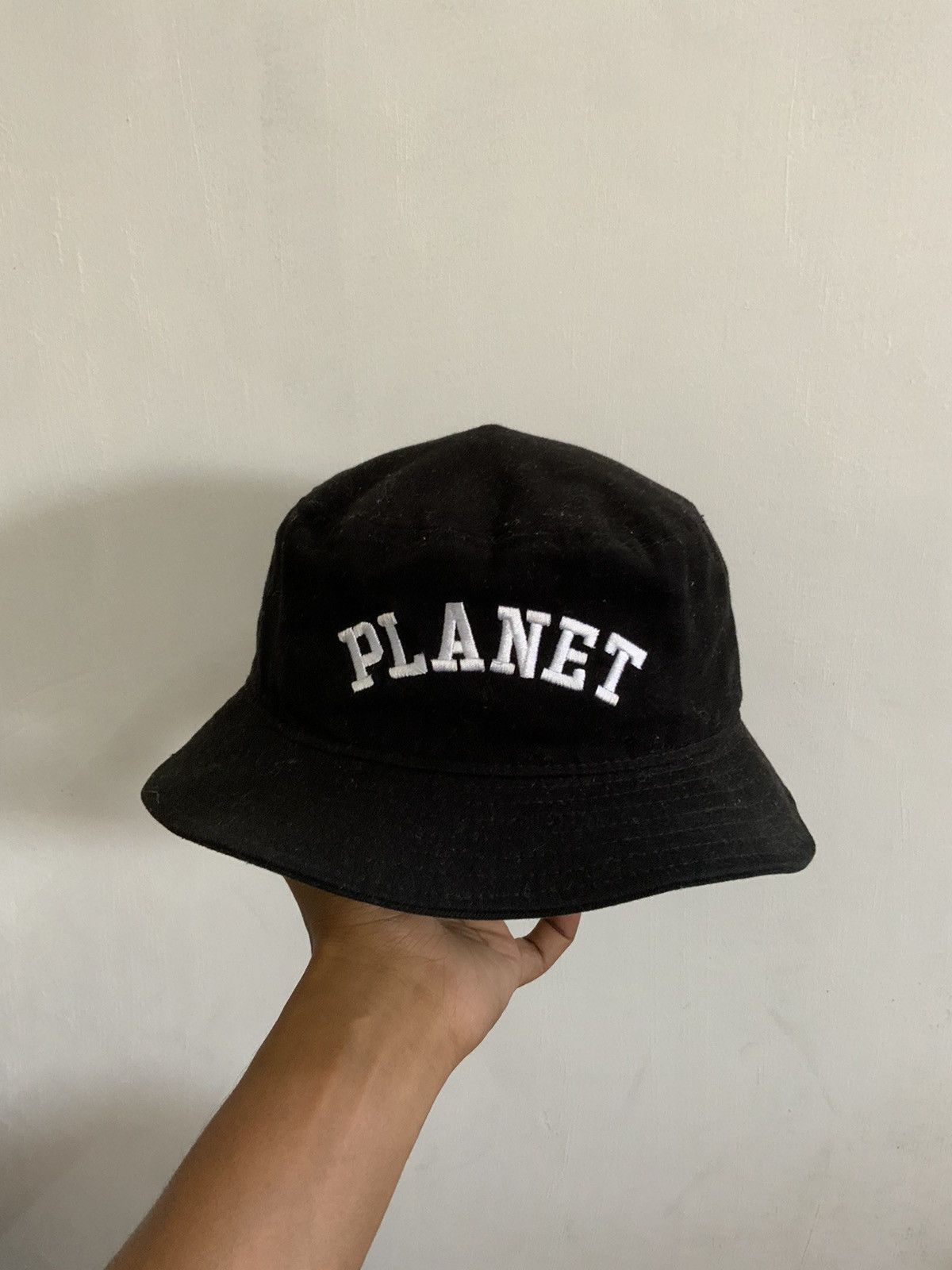 Japanese Brand Planet Big Logo Spellout Bucket Hat Size ONE SIZE - 1 Thumbnail