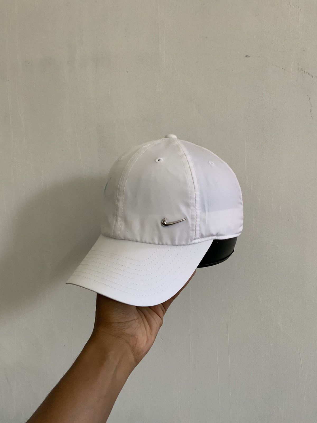 Nike Nike Swoosh Small Logo Hat Size ONE SIZE - 1 Thumbnail