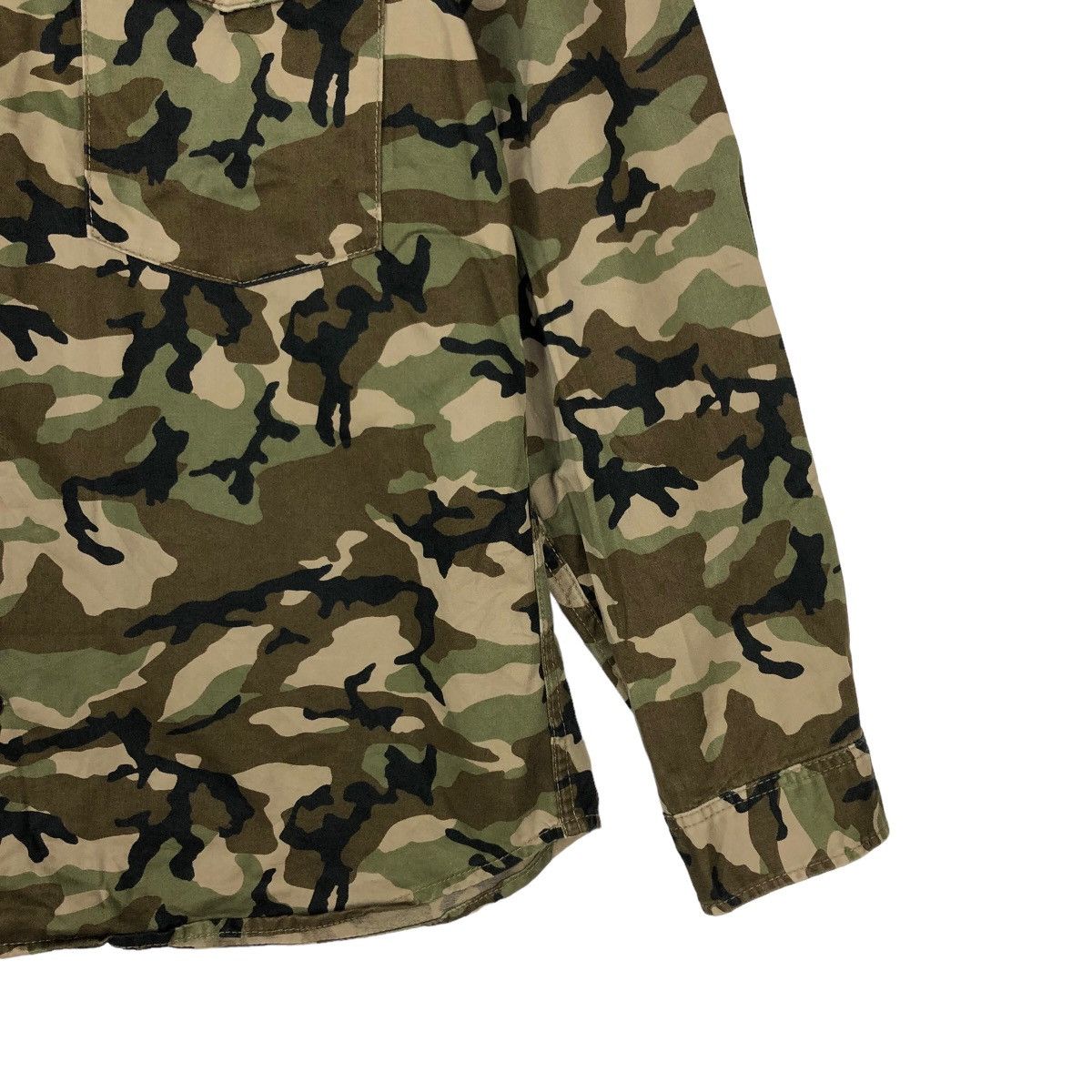 Japanese Brand VINTAGE CHORE CAMO TRUCKER JACKET GU JAPAN ISSEY MIYAKE Size US M / EU 48-50 / 2 - 4 Thumbnail