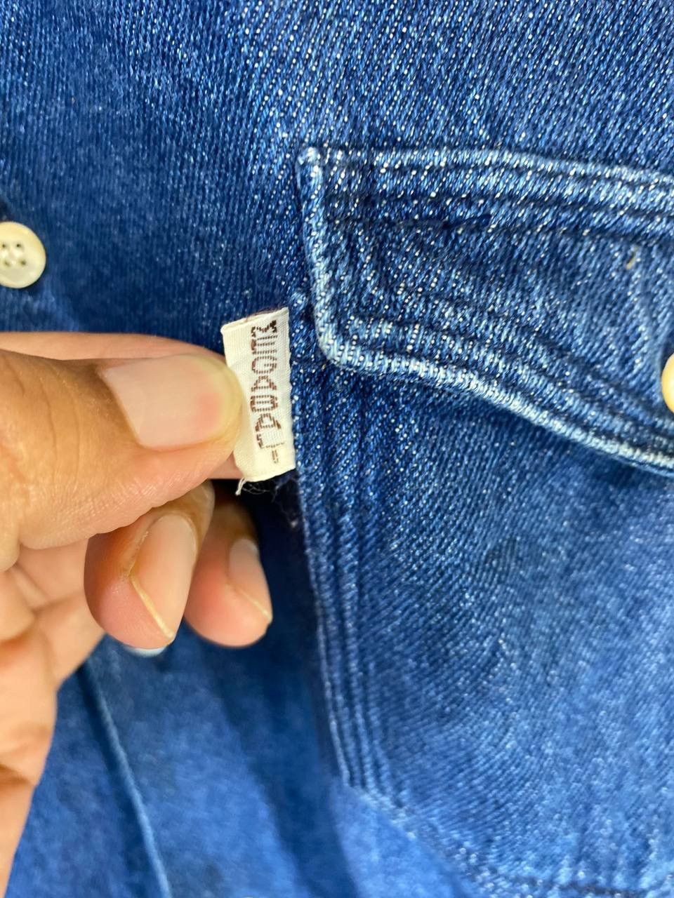 Vintage Vintage Mega Bali Denim Shirt with Nice Batik Design Size US XL / EU 56 / 4 - 4 Thumbnail