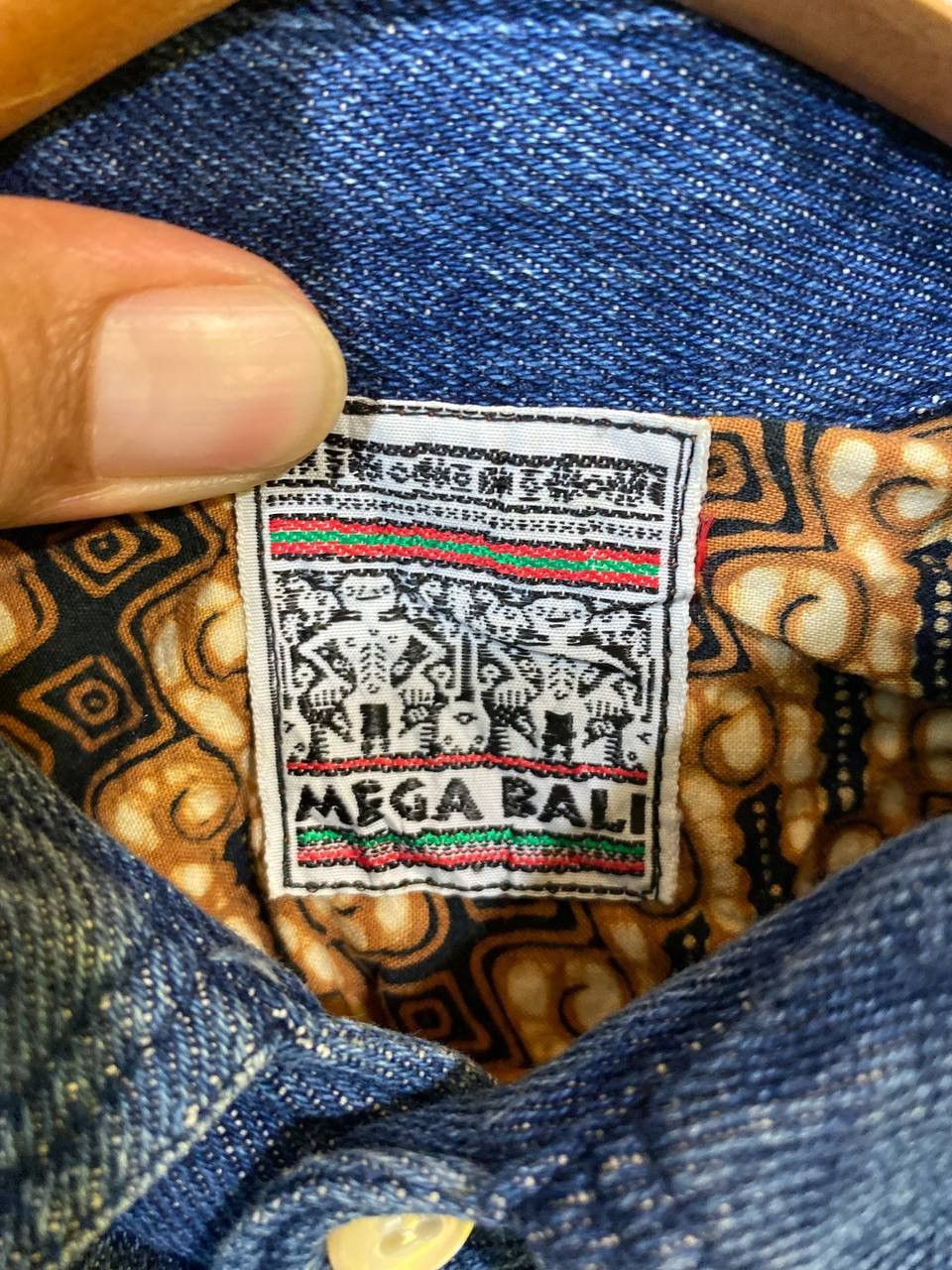 Vintage Vintage Mega Bali Denim Shirt with Nice Batik Design Size US XL / EU 56 / 4 - 9 Thumbnail