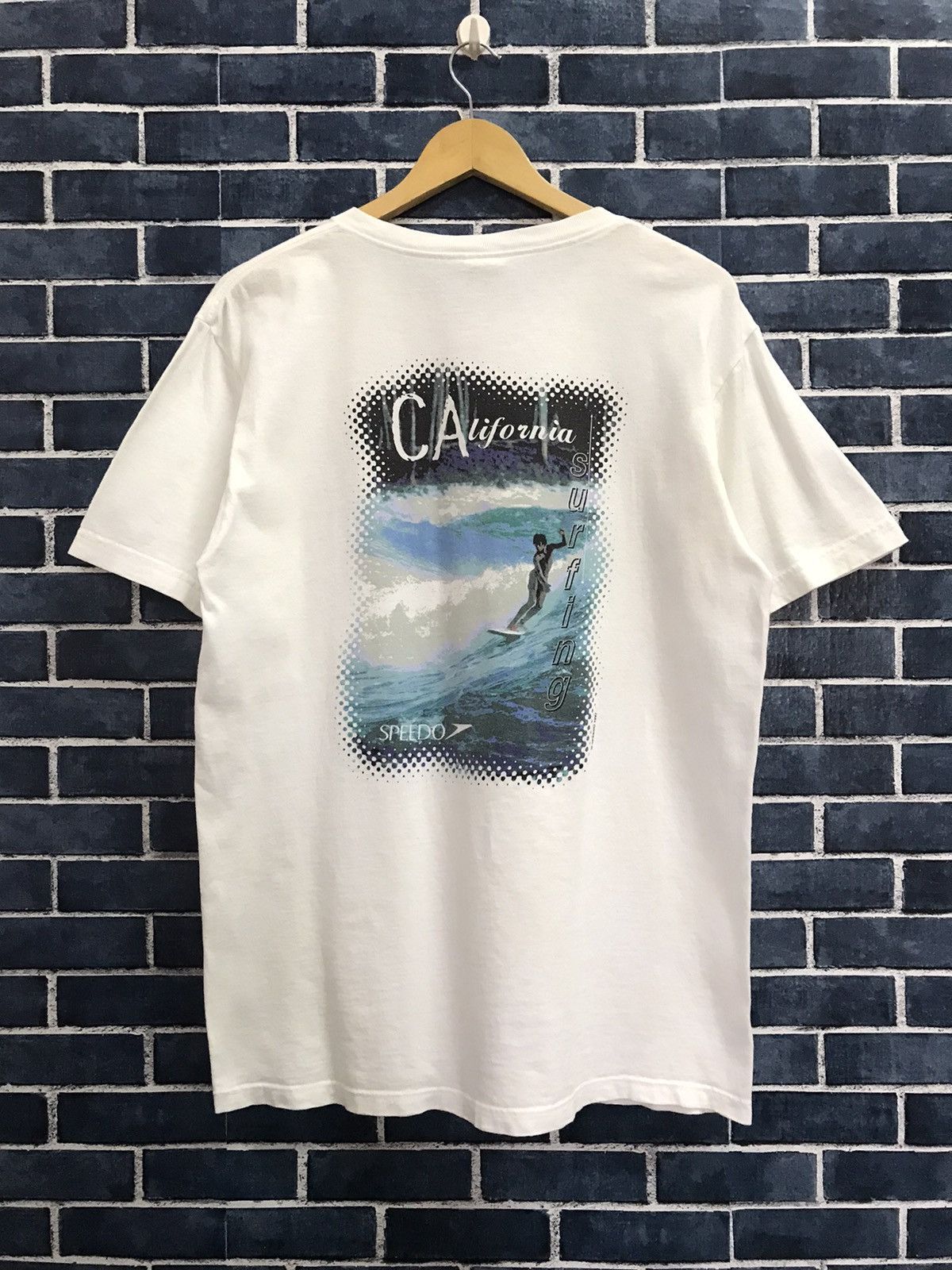 Vintage 90’s SPEEDO Surf Style Back Hint Tshirt