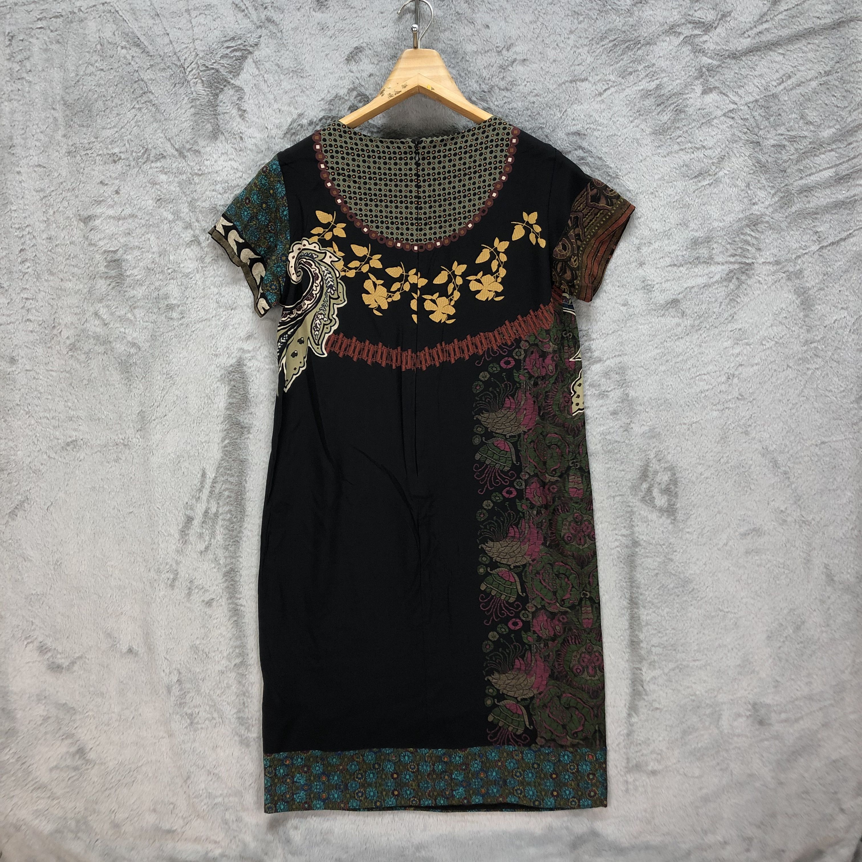 Japanese Brand ETRO SPA VIA SPARTACO 100% SILK BLOUSE #5350-185 Size S / US 4 / IT 40 - 8 Thumbnail