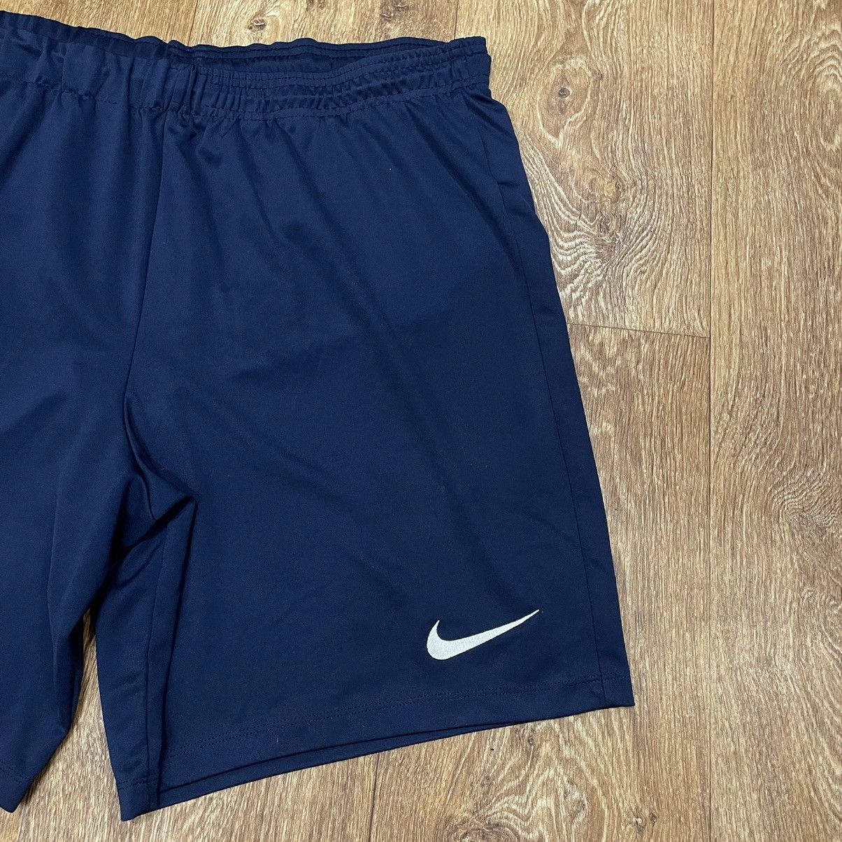 Nike Vintage Nike shorts streetwear swoosh casual y2k size XXL Size US 36 / EU 52 - 3 Thumbnail