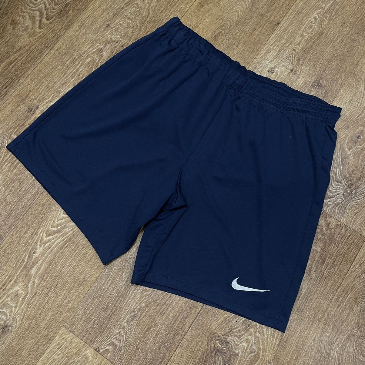 Nike Vintage Nike shorts streetwear swoosh casual y2k size XXL Size US 36 / EU 52 - 2 Thumbnail