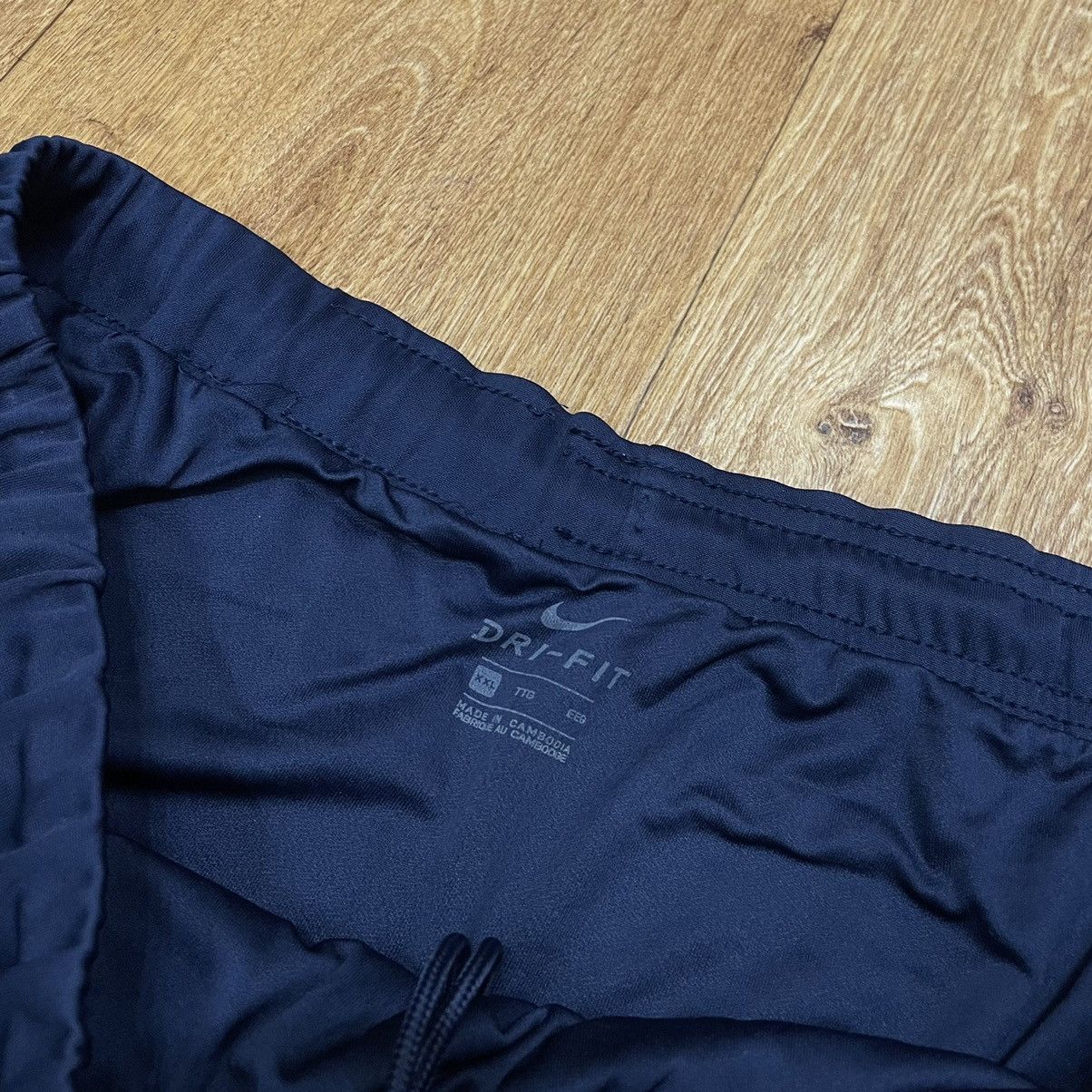 Nike Vintage Nike shorts streetwear swoosh casual y2k size XXL Size US 36 / EU 52 - 5 Thumbnail