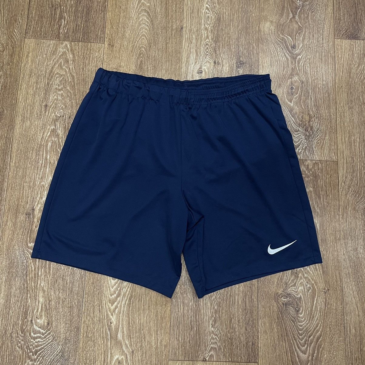 Nike Vintage Nike shorts streetwear swoosh casual y2k size XXL Size US 36 / EU 52 - 1 Thumbnail