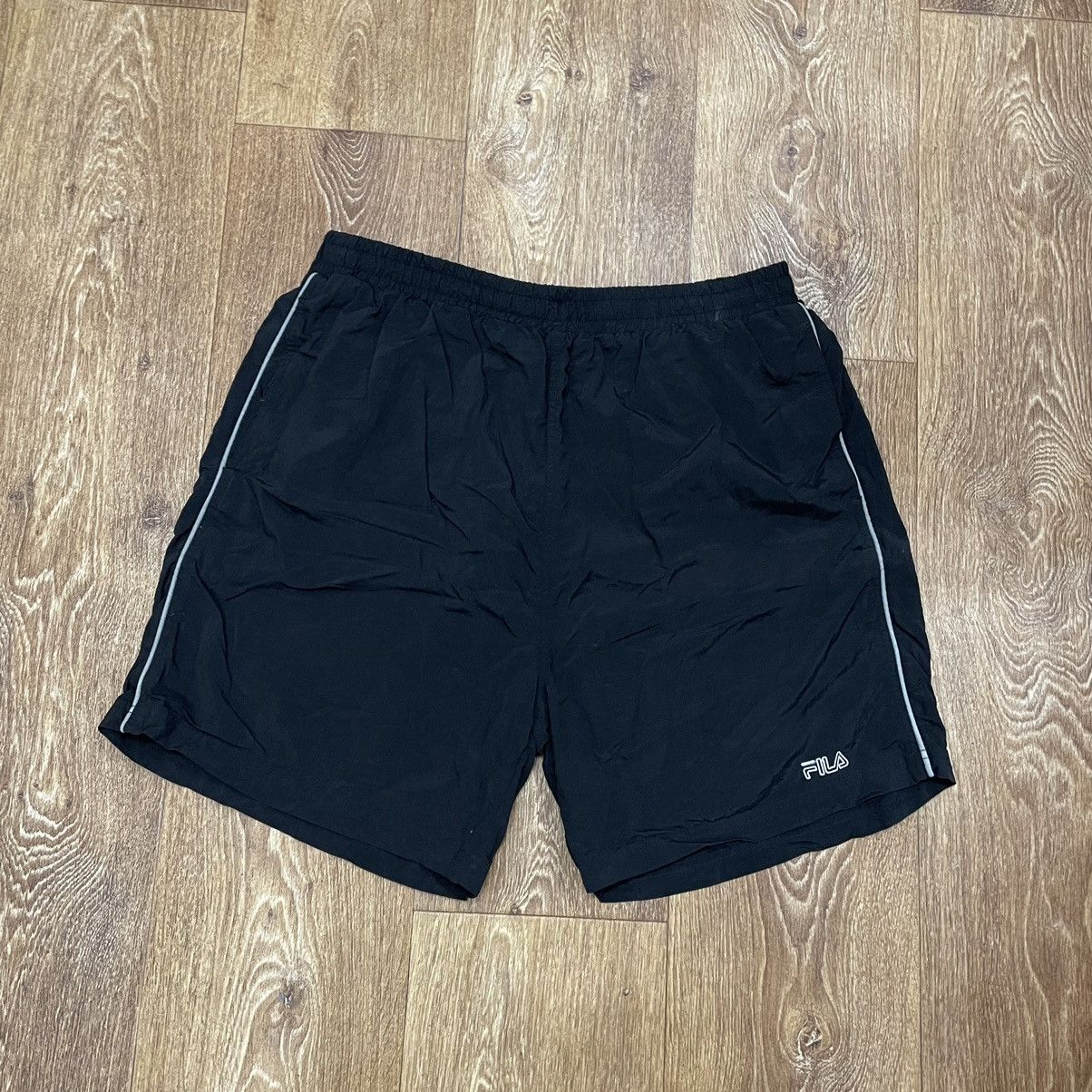 Vintage Vintage Fila Y2K Baggy Shorts Streetwear White Stripe 34 Size US 34 / EU 50 - 1 Thumbnail