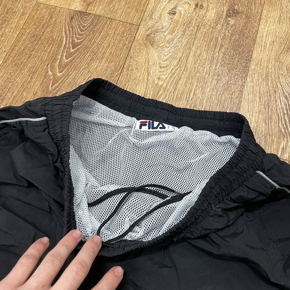 Vintage Vintage Fila Y2K Baggy Shorts Streetwear White Stripe 34 Size US 34 / EU 50 - 6 Thumbnail