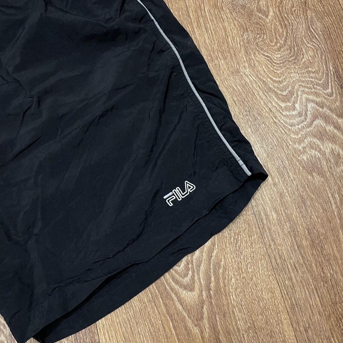 Vintage Vintage Fila Y2K Baggy Shorts Streetwear White Stripe 34 Size US 34 / EU 50 - 4 Thumbnail