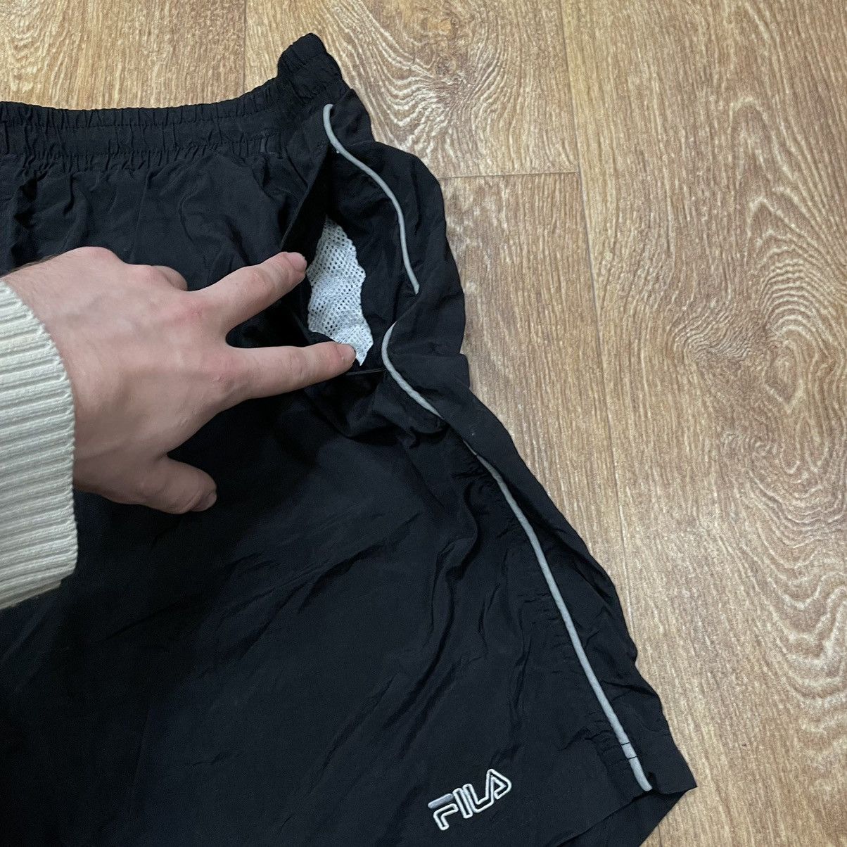 Vintage Vintage Fila Y2K Baggy Shorts Streetwear White Stripe 34 Size US 34 / EU 50 - 5 Thumbnail