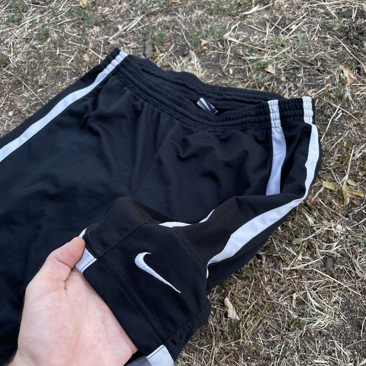 Vintage Vintage Y2K Nike Swoosh Shorts Streetwear Skate Faded Slim M Size US 32 / EU 48 - 3 Thumbnail