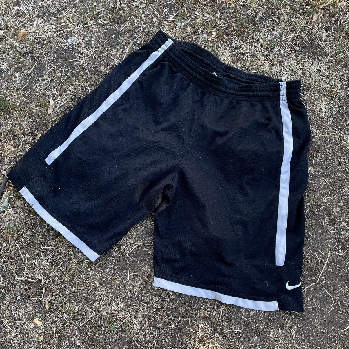 Vintage Vintage Y2K Nike Swoosh Shorts Streetwear Skate Faded Slim M Size US 32 / EU 48 - 2 Thumbnail