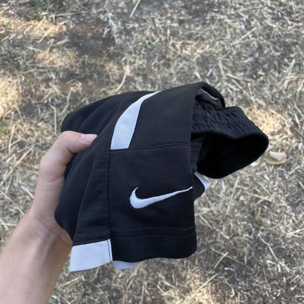 Vintage Vintage Y2K Nike Swoosh Shorts Streetwear Skate Faded Slim M Size US 32 / EU 48 - 5 Thumbnail